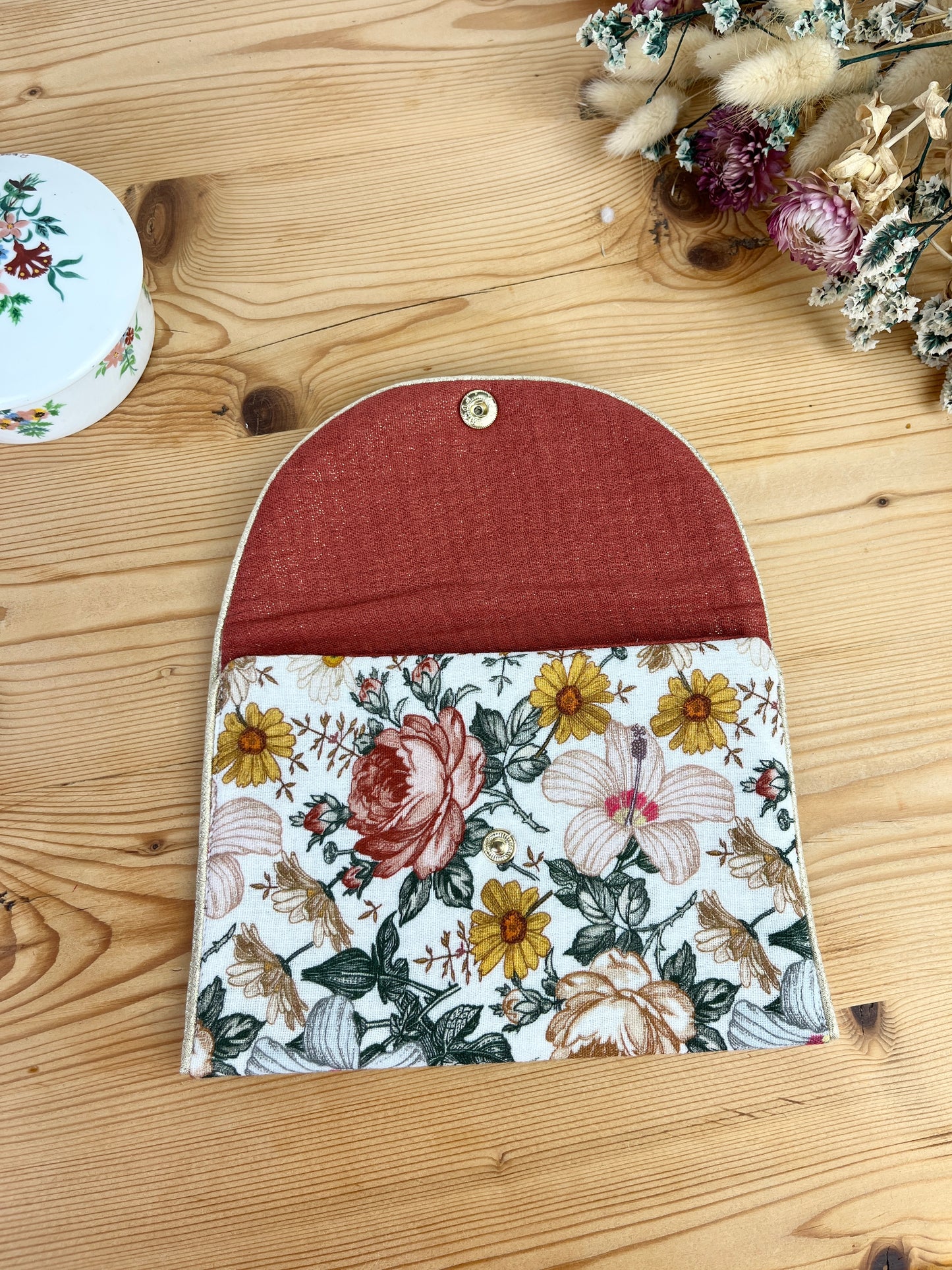 The vintage flower coin purse