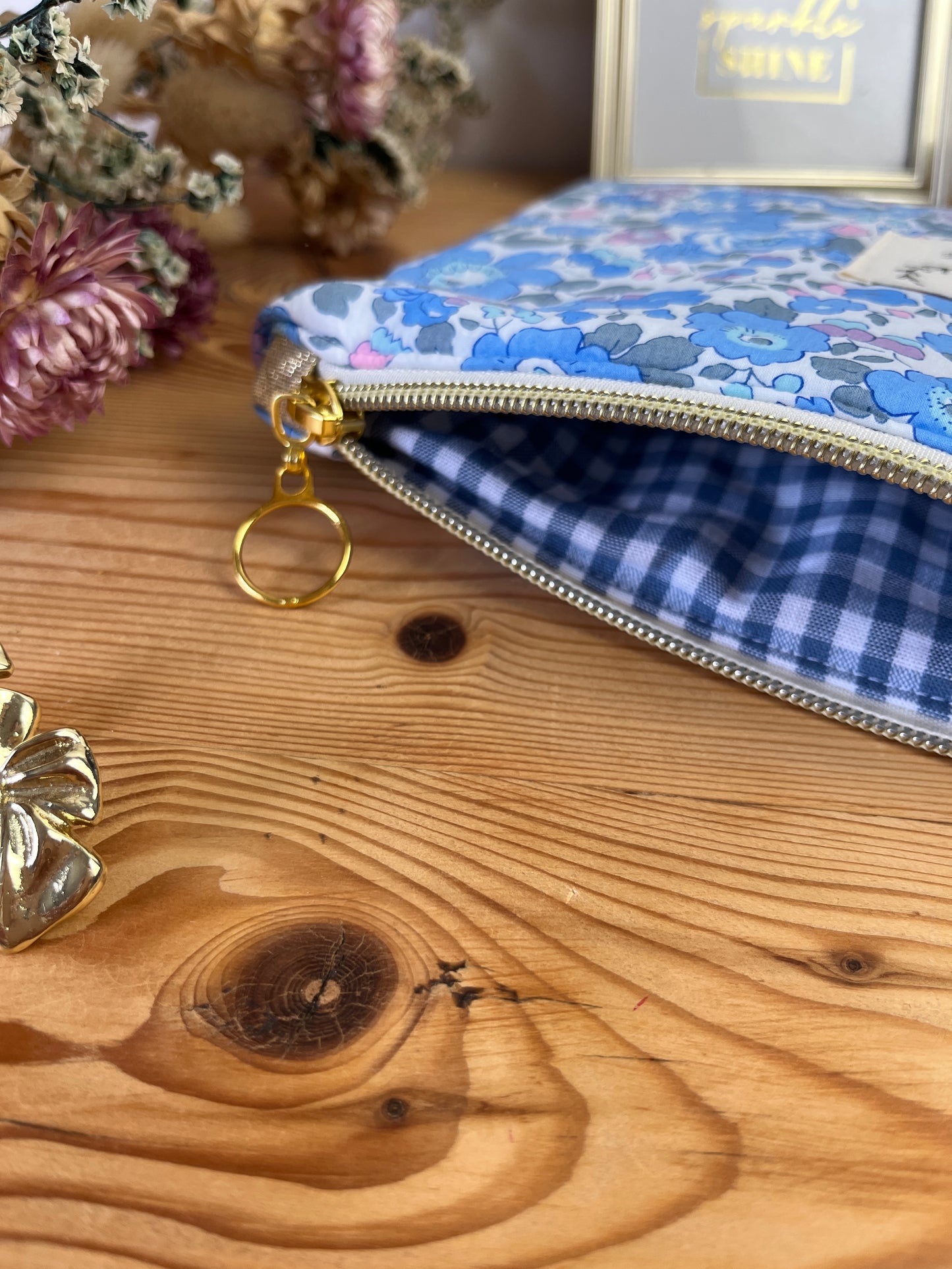 Babette the flat gold jacquard clutch