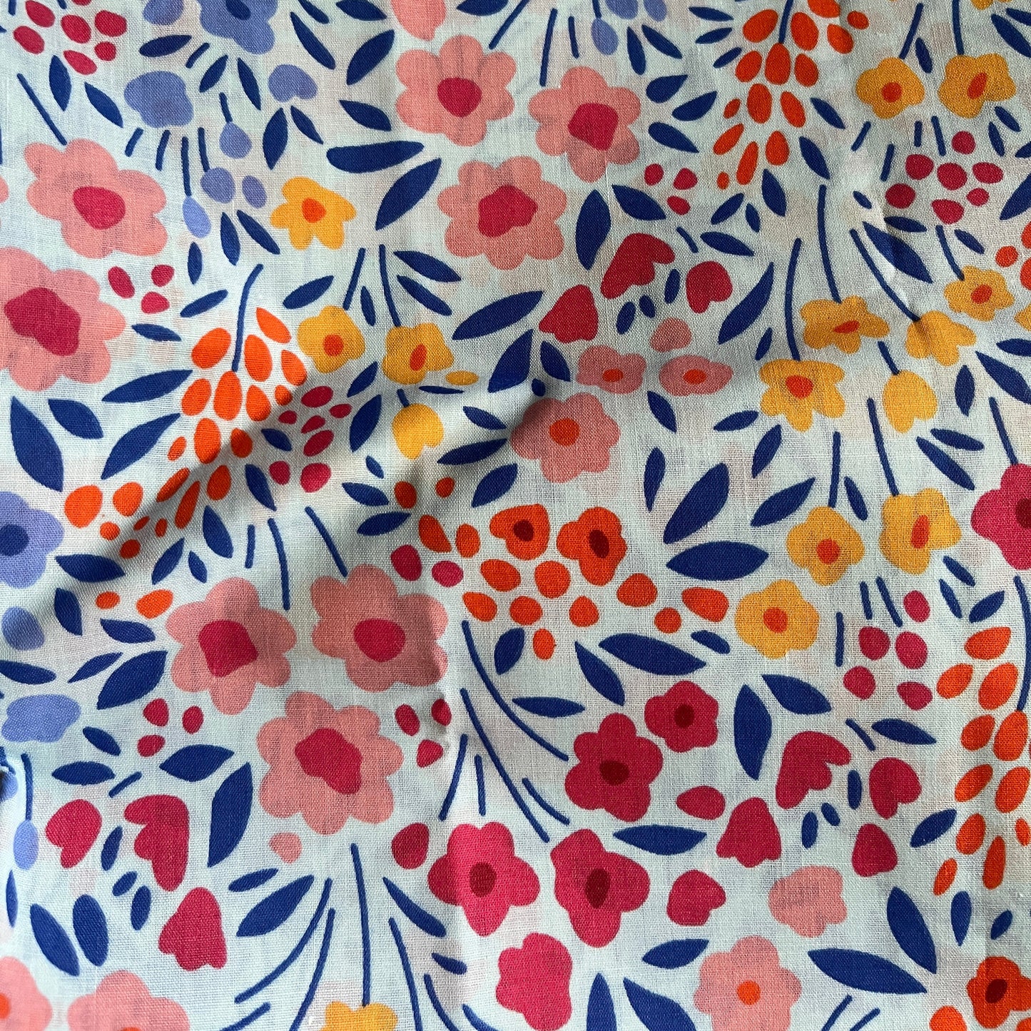 Coupon 1m fleuri fond bleu ciel