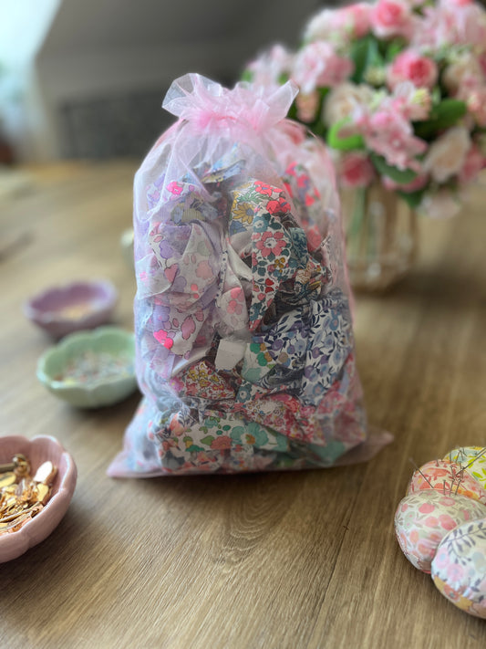 100 g de petites chutes de liberty of London pour boucles d'oreilles, barettes, appliqués