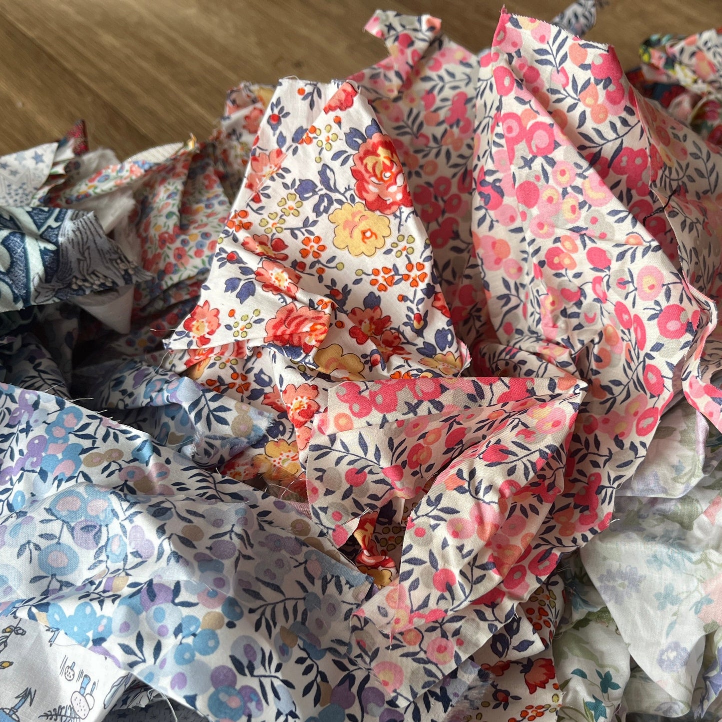 100g of small Liberty of London fabric scraps for earrings, barrettes, appliqués