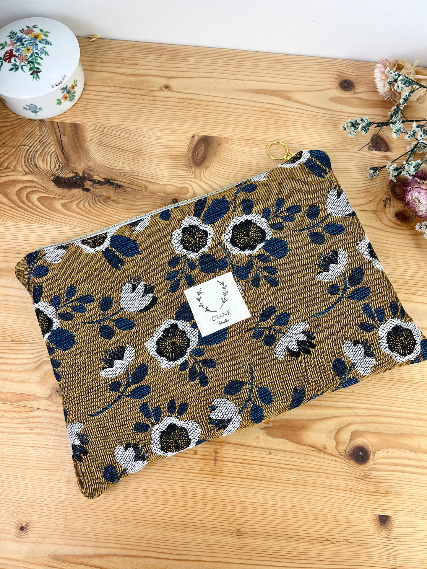 Babette the flat jacquard floral clutch
