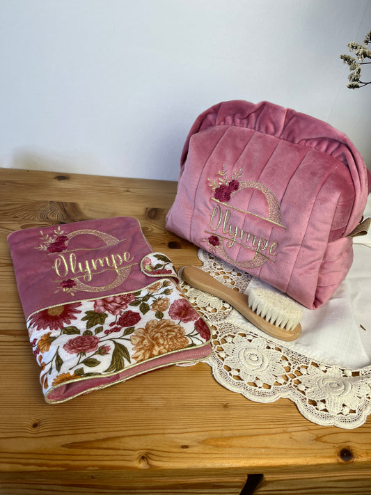 Ensemble : Trousse de toilette et protège carnet de santé initiale dentelle personnalisable