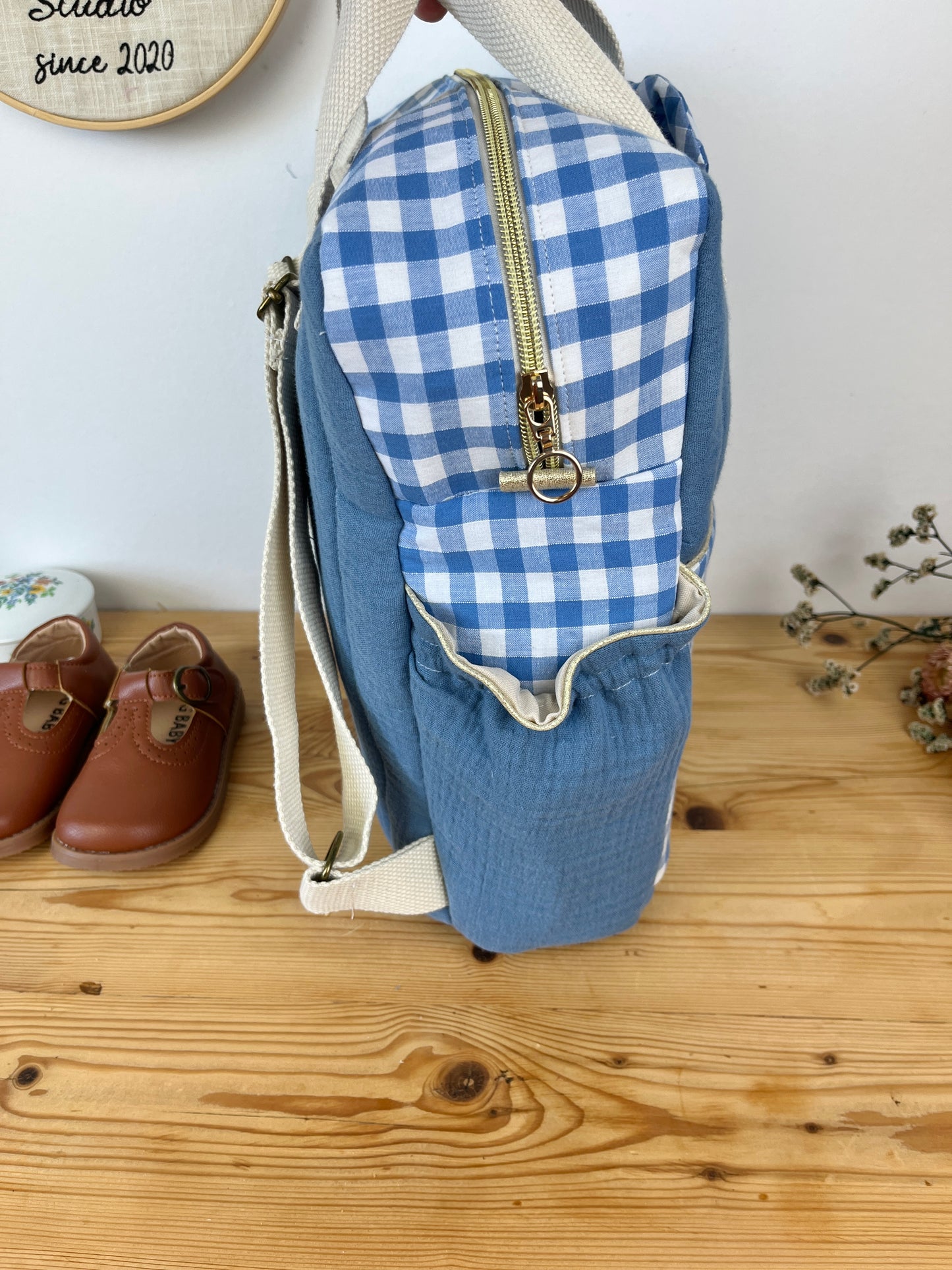 Le sac à dos enfant Ombeline gaze et vichy bleu indigo