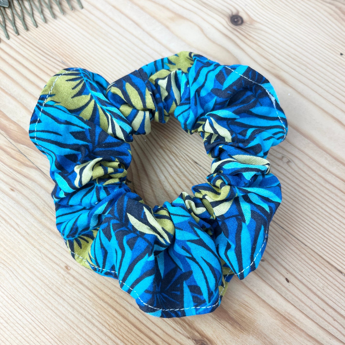 Leafy scrunchie