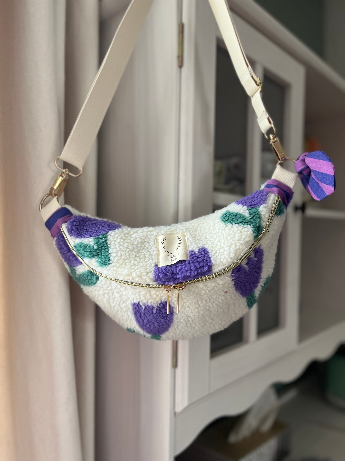 The Eléonore sherpa fanny pack in mauve tulips