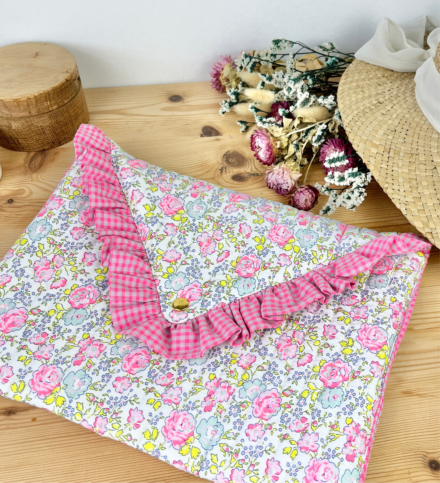Charlotte, the 100% customizable envelope pouch