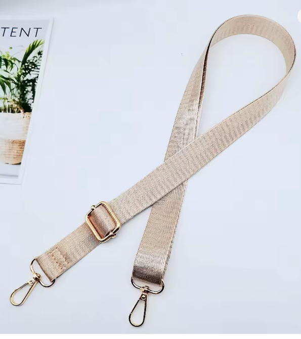 The Elisabeth shoulder bag is 100% customizable.