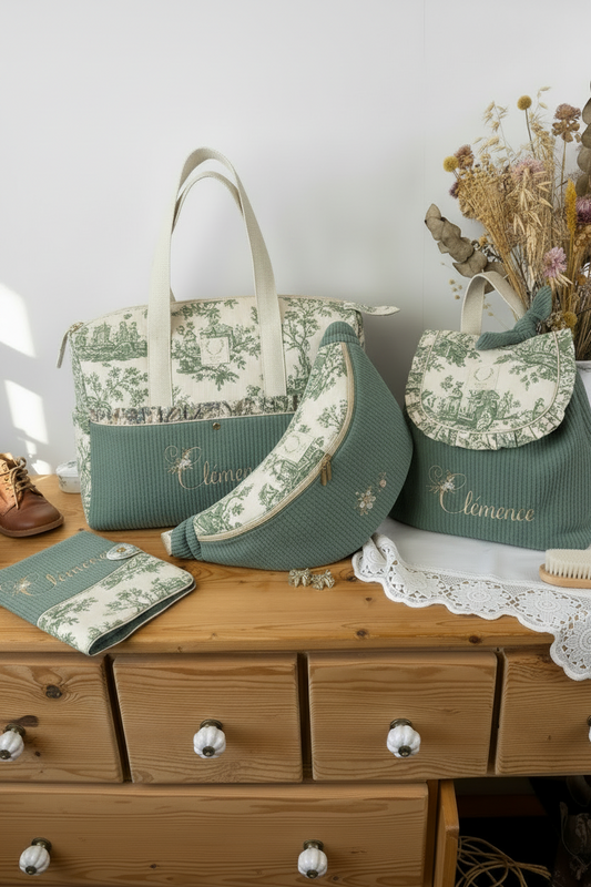 Ensemble : sac à langer/voyage, protège carnet, sac banane et sac à dos Eglantine
