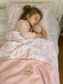 Ensemble : couverture enfant, taie d'oreiller, et sac Ombeline gaze et jouy rose initiale dentelle