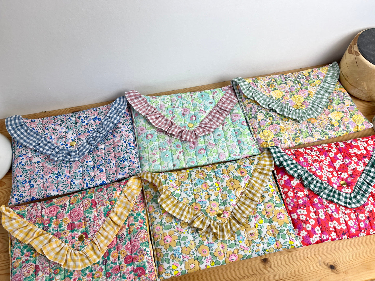Charlotte, the 100% customizable envelope pouch