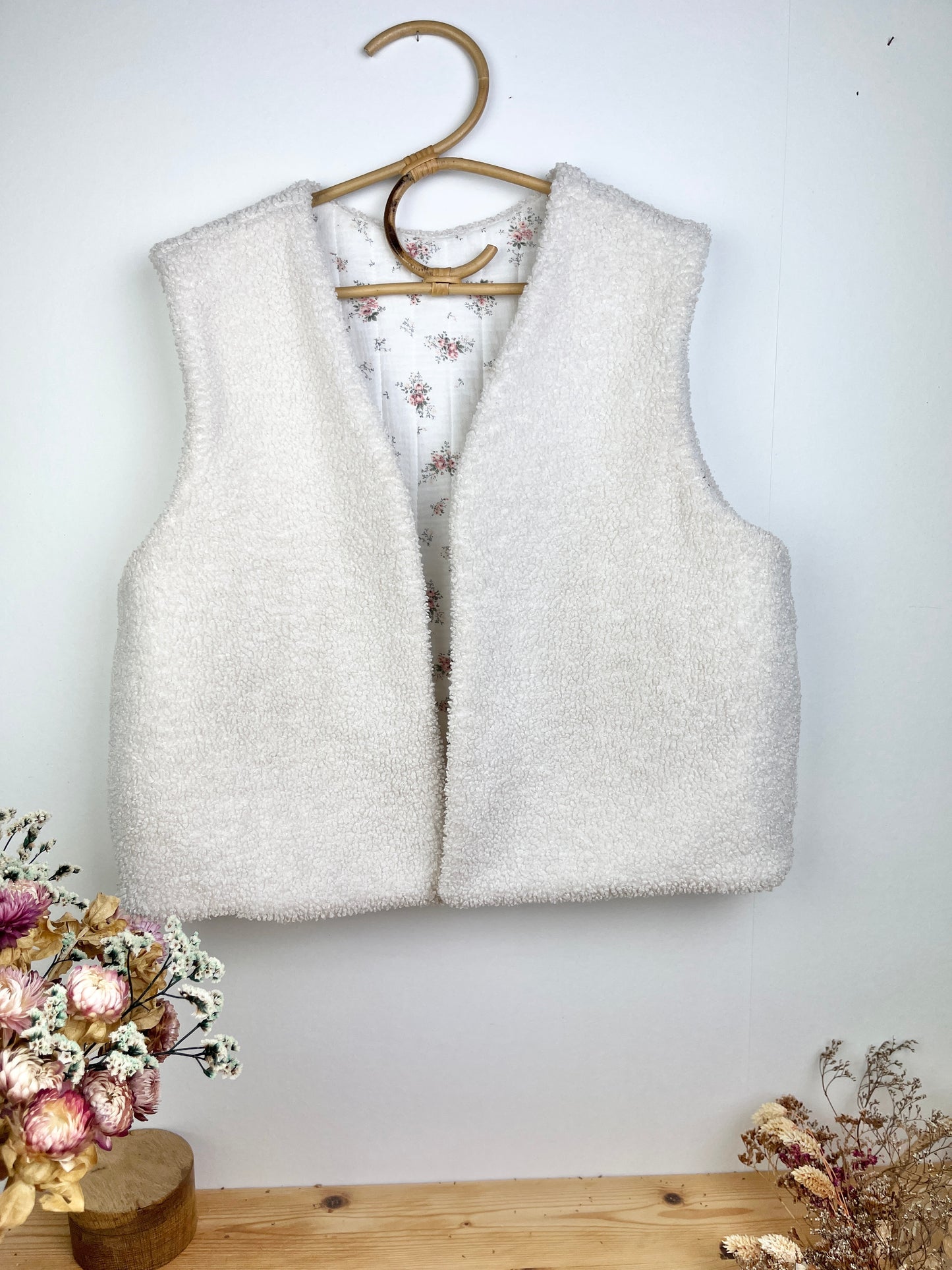 The Albane adult vest is 100% customizable