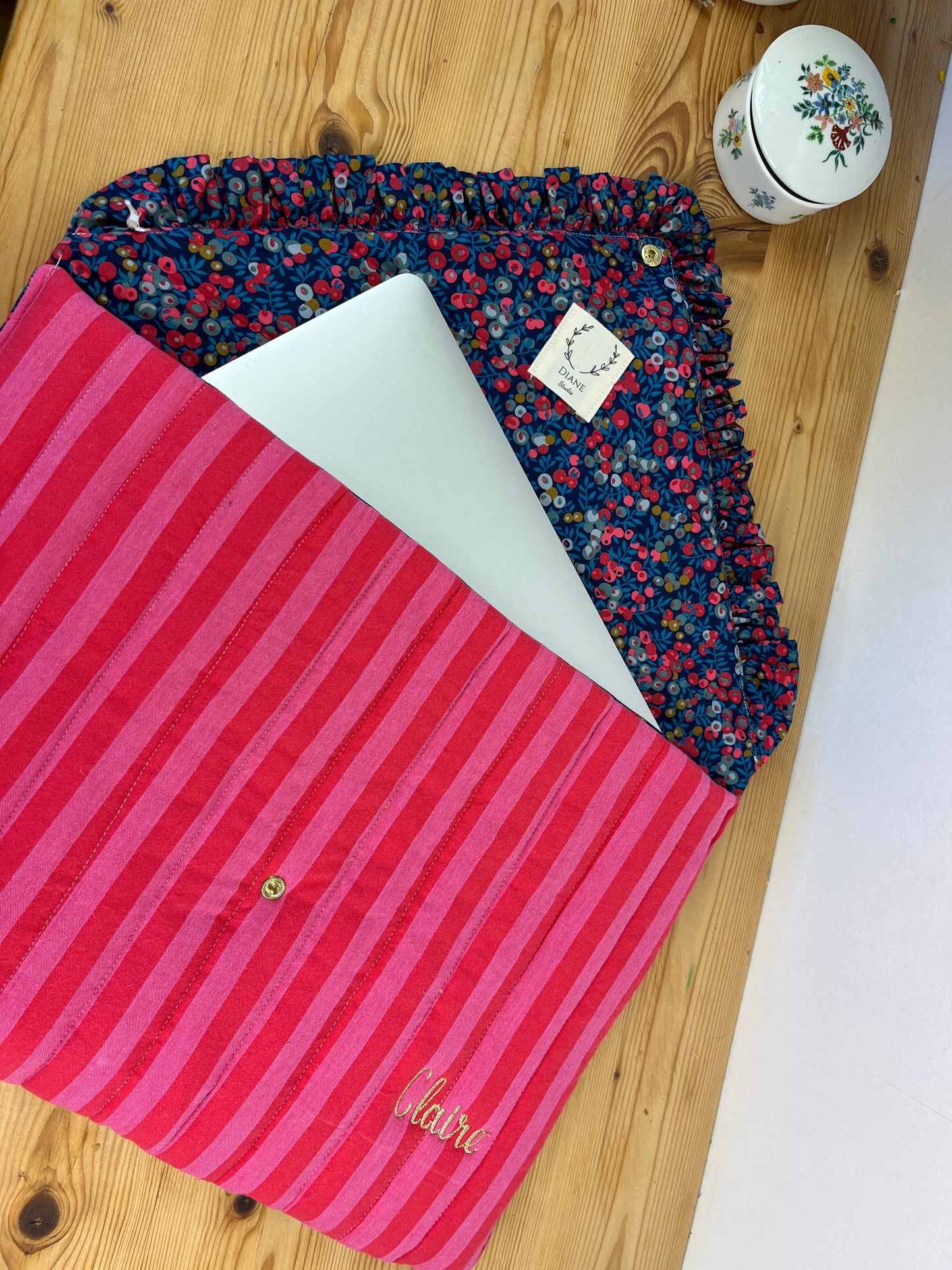 Charlotte, the 100% customizable envelope pouch
