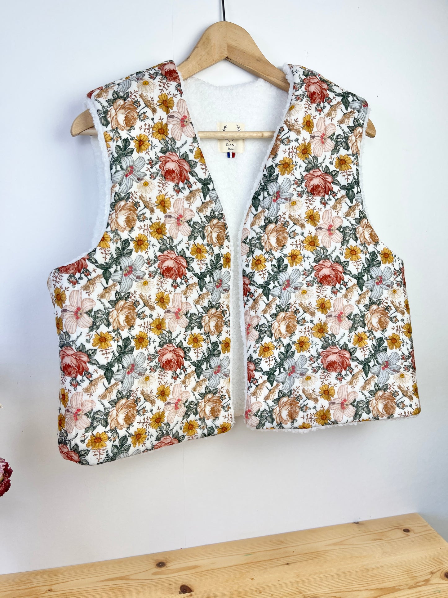 The Albane adult vest is 100% customizable