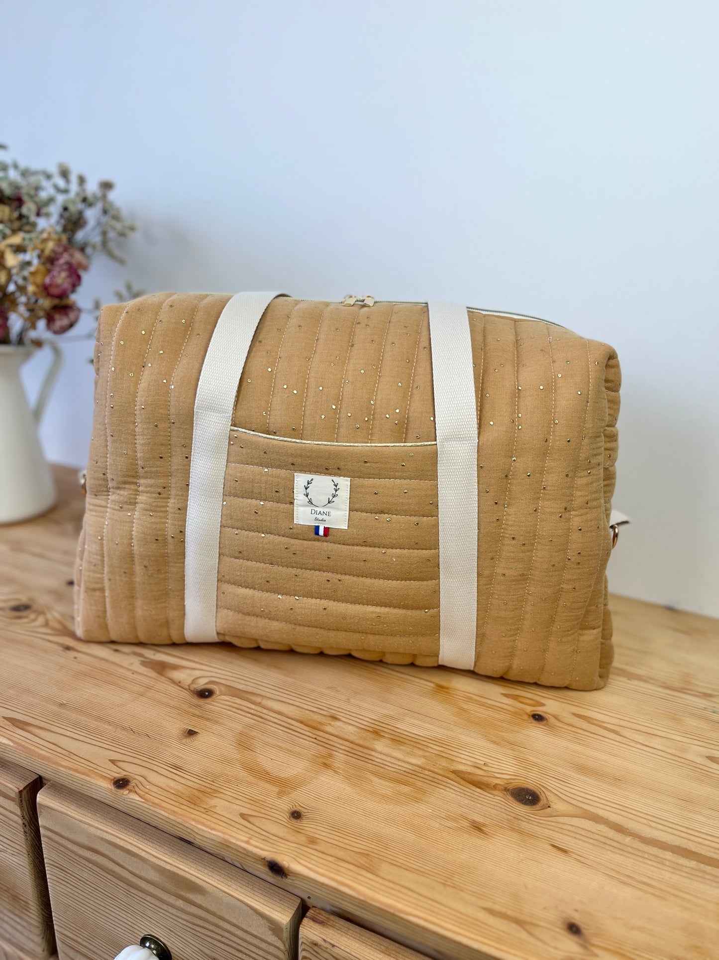 Hélène the camel and gold diaper bag