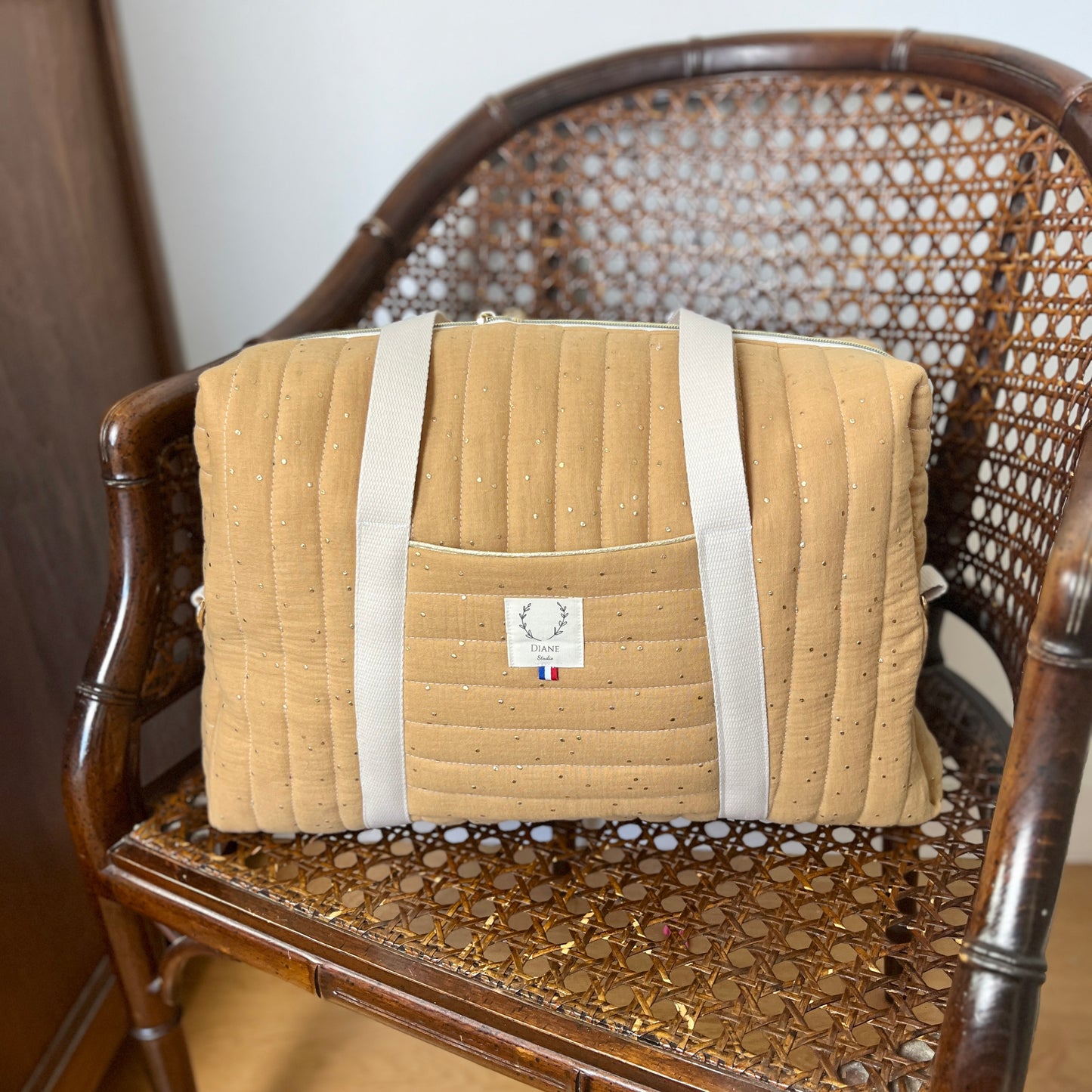 Hélène the camel and gold diaper bag