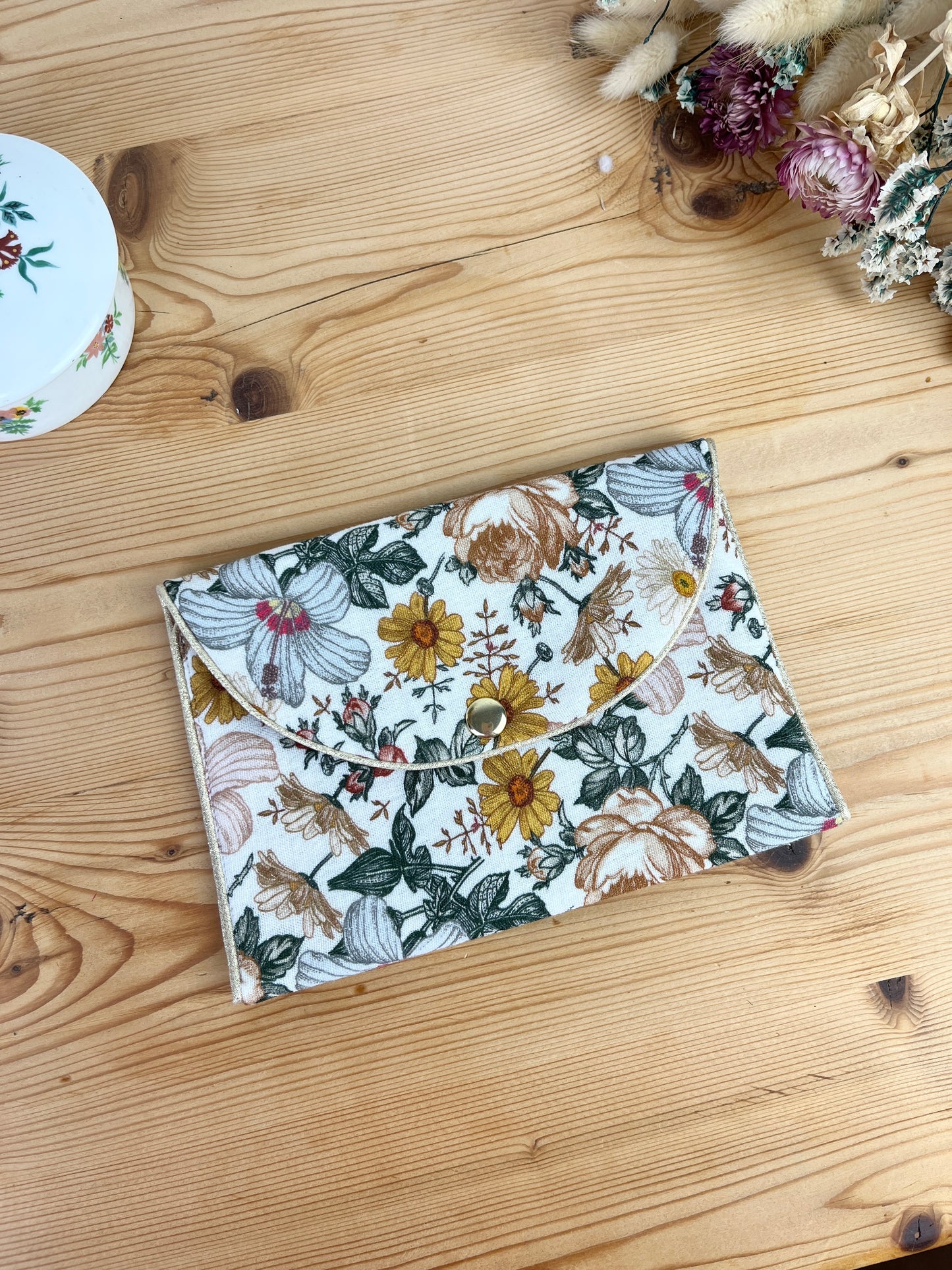 The vintage flower coin purse