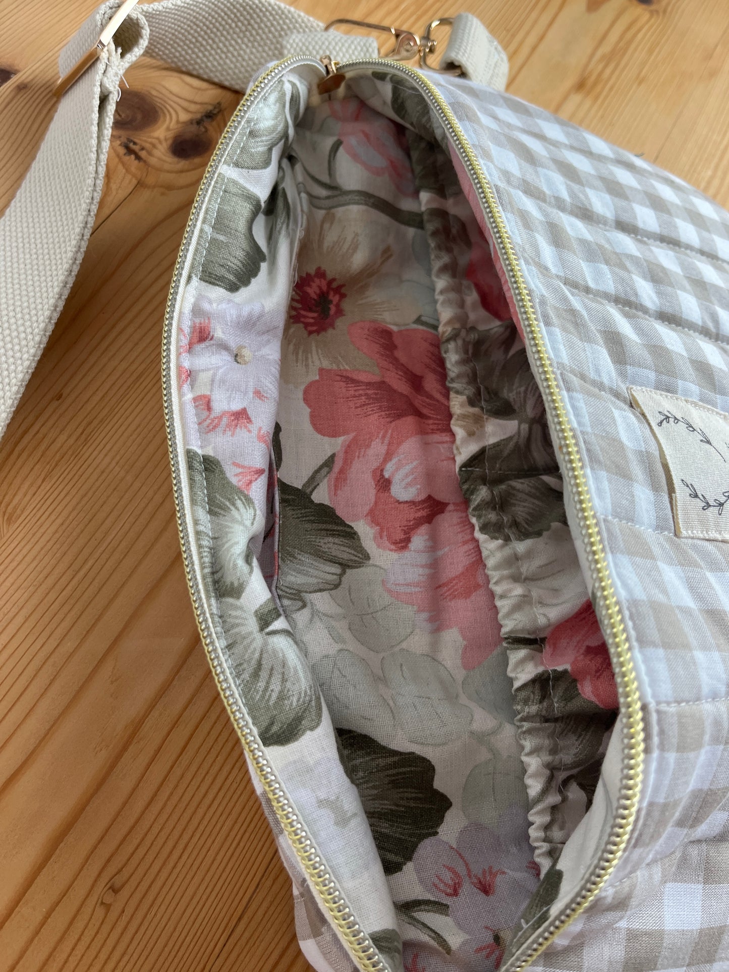 The Eléonore sherpa fanny pack in pink tulips