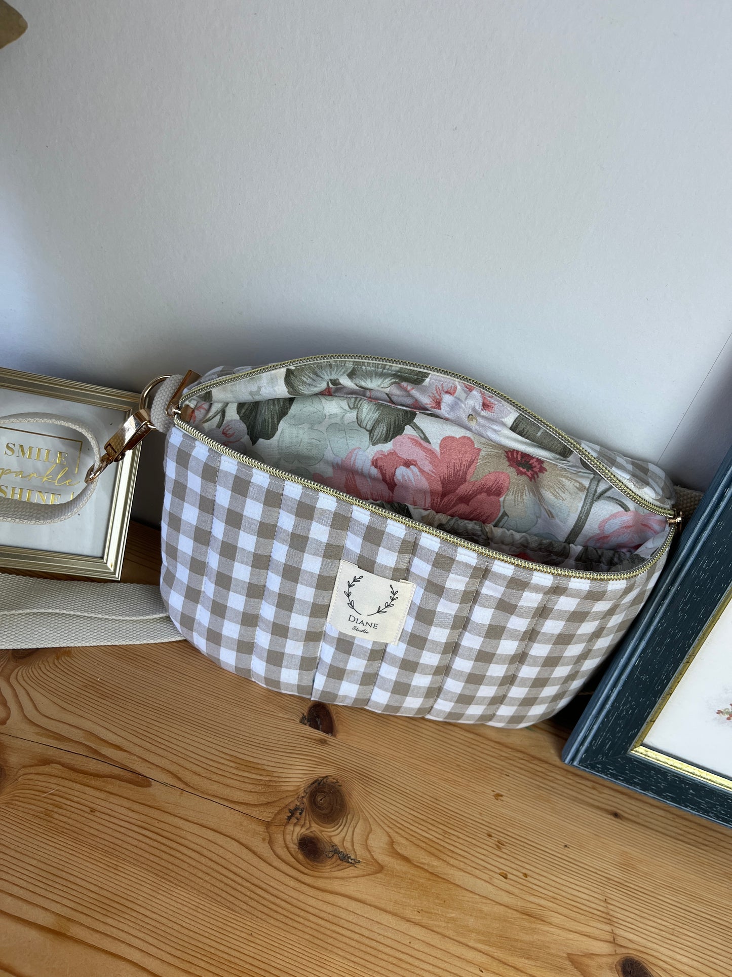 The Eléonore sherpa fanny pack in pink tulips