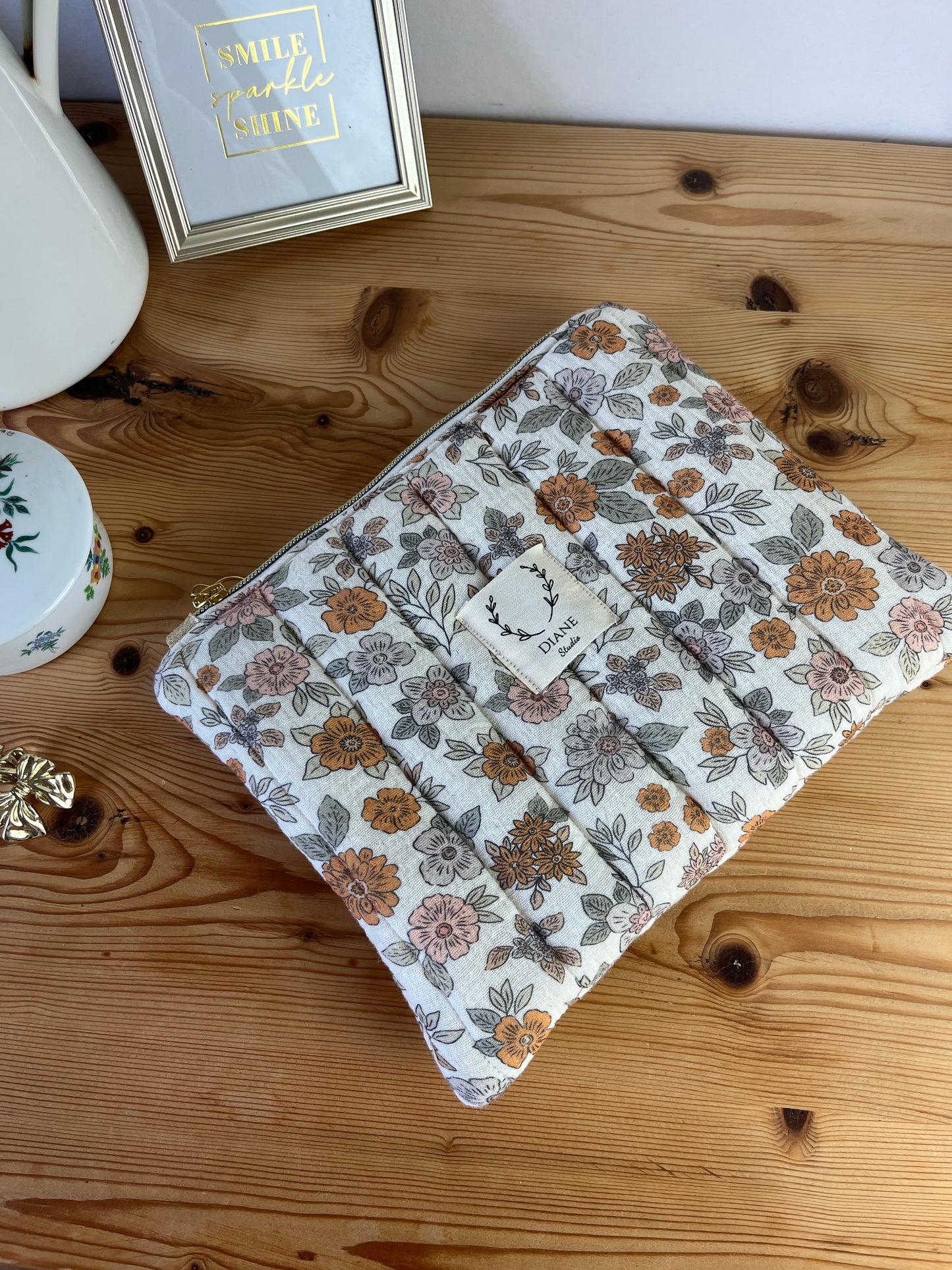 Babette the flat gold jacquard clutch