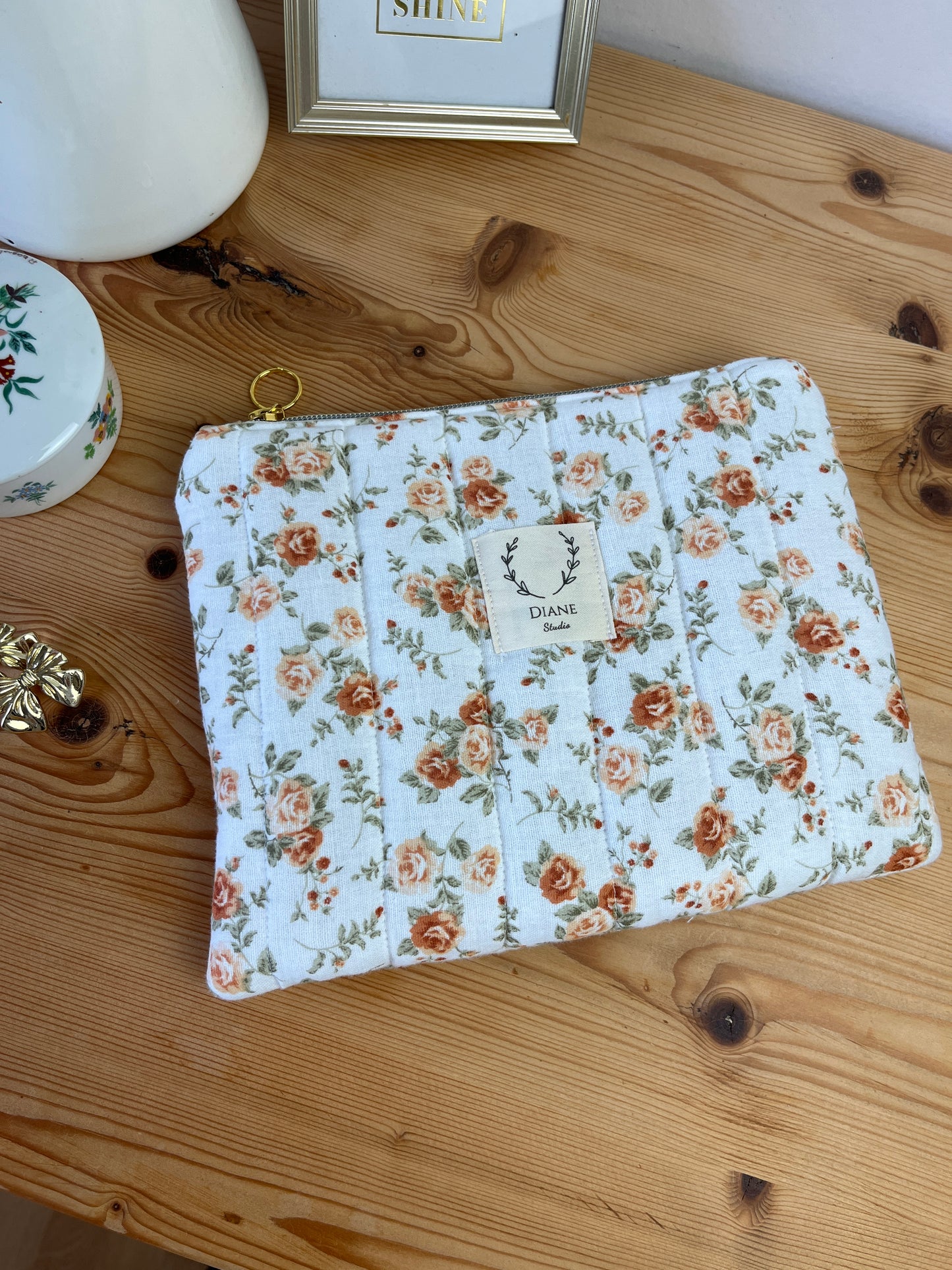 Babette the flat gold jacquard clutch