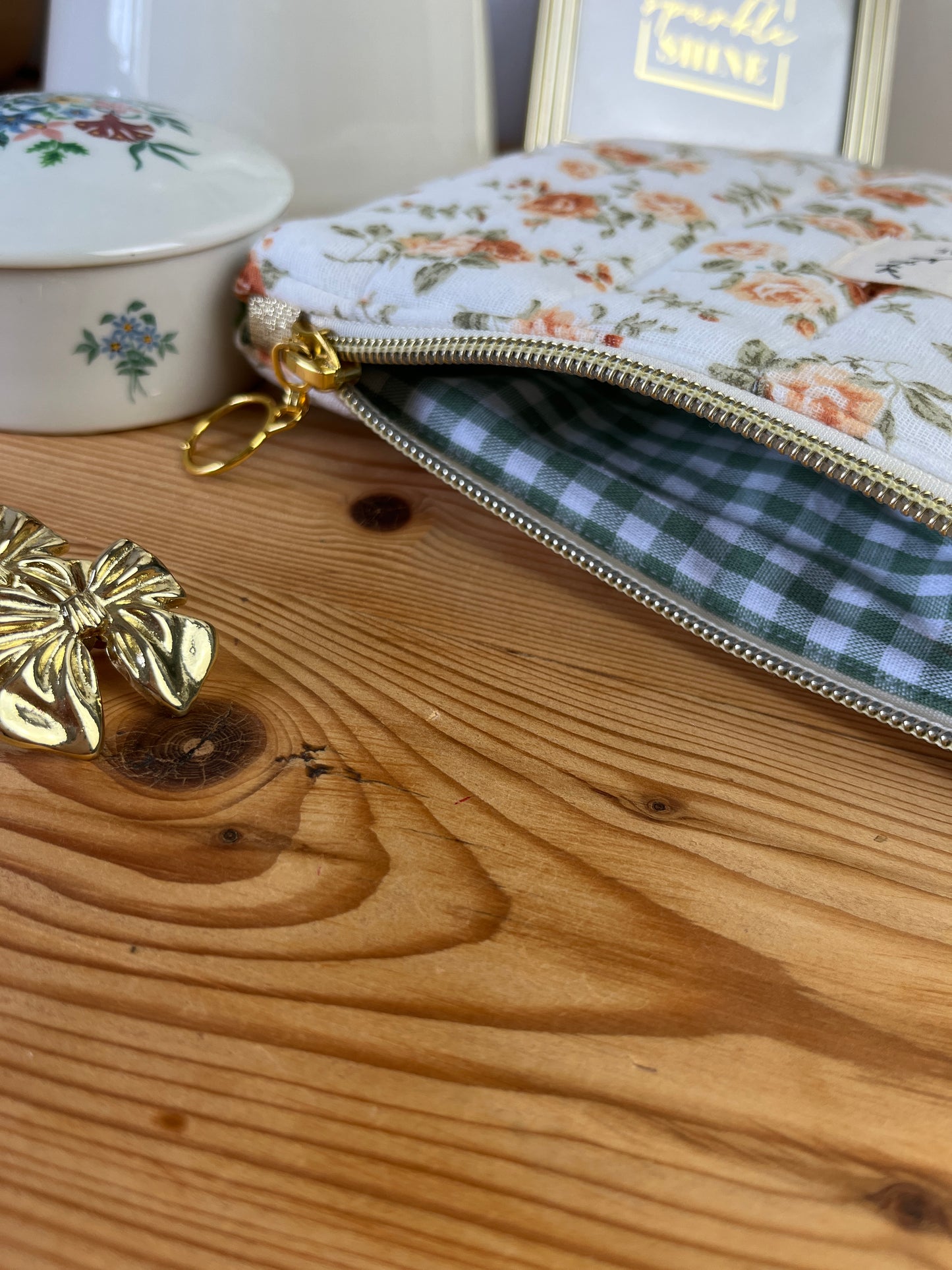 Babette the flat gold jacquard clutch