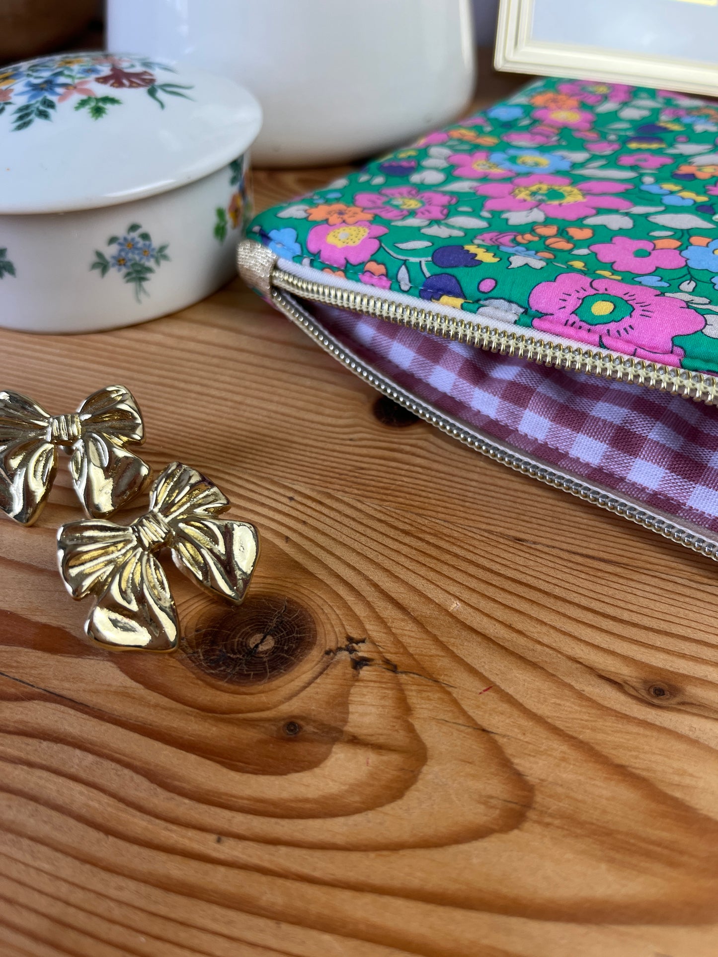 Babette the flat gold jacquard clutch