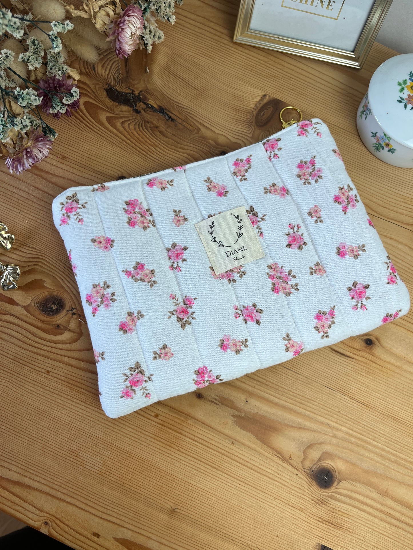 Babette the flat gold jacquard clutch