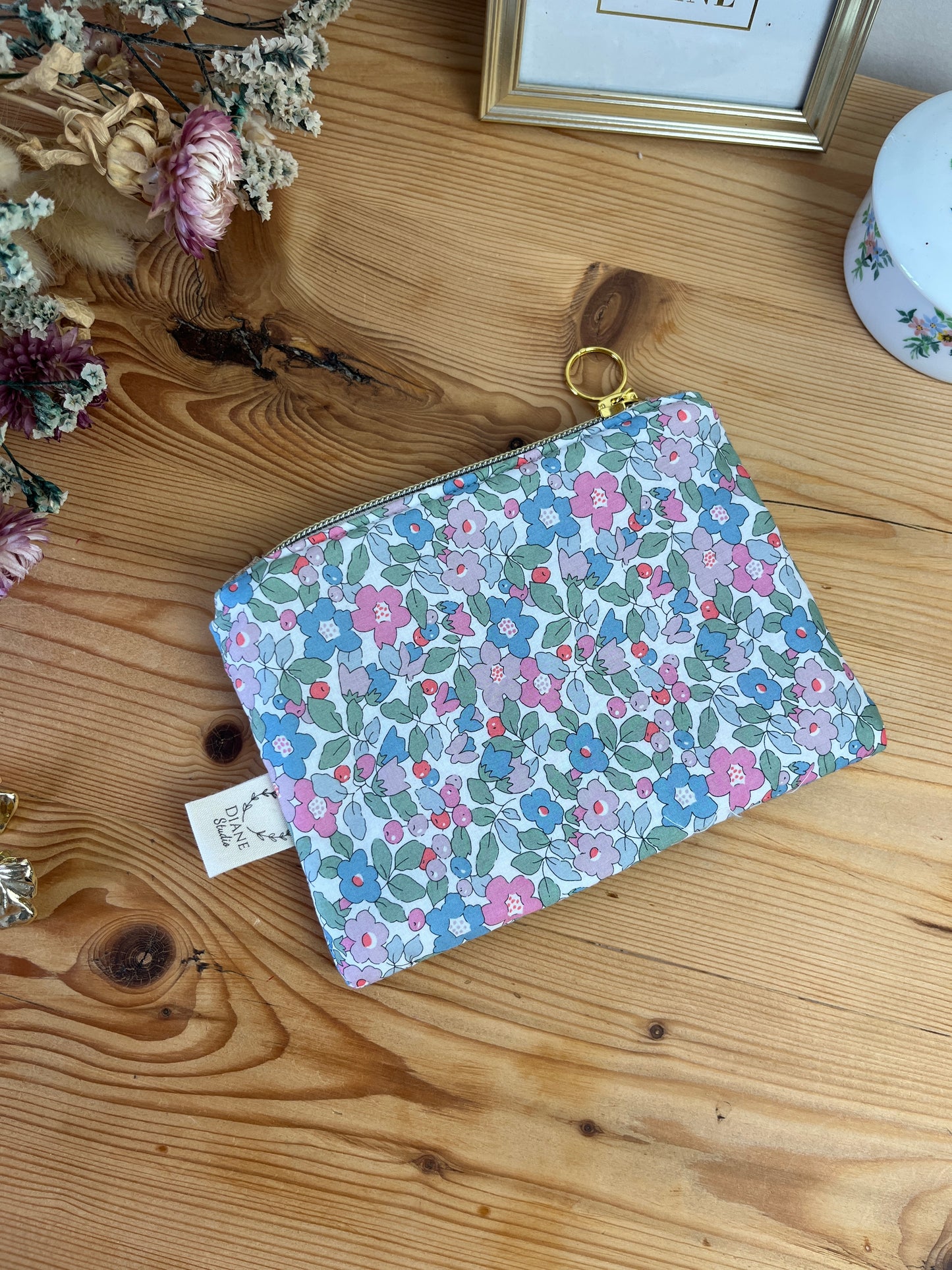 Babette the flat gold jacquard clutch
