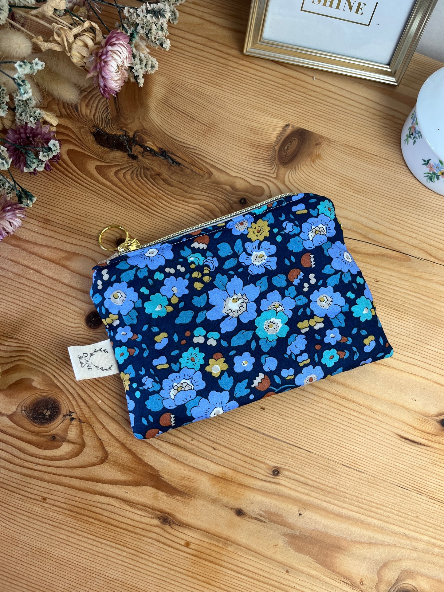 Babette the flat gold jacquard clutch