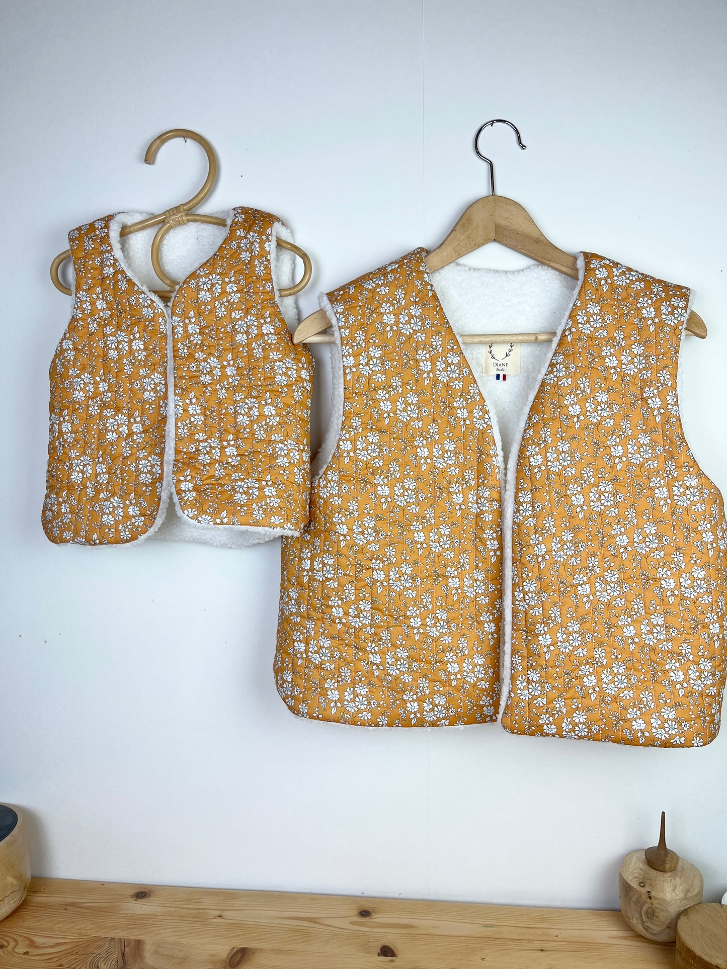 The Albane children's vest is 100% customizable.