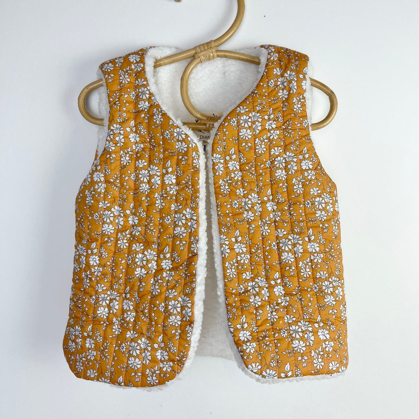 The Albane children's vest is 100% customizable.