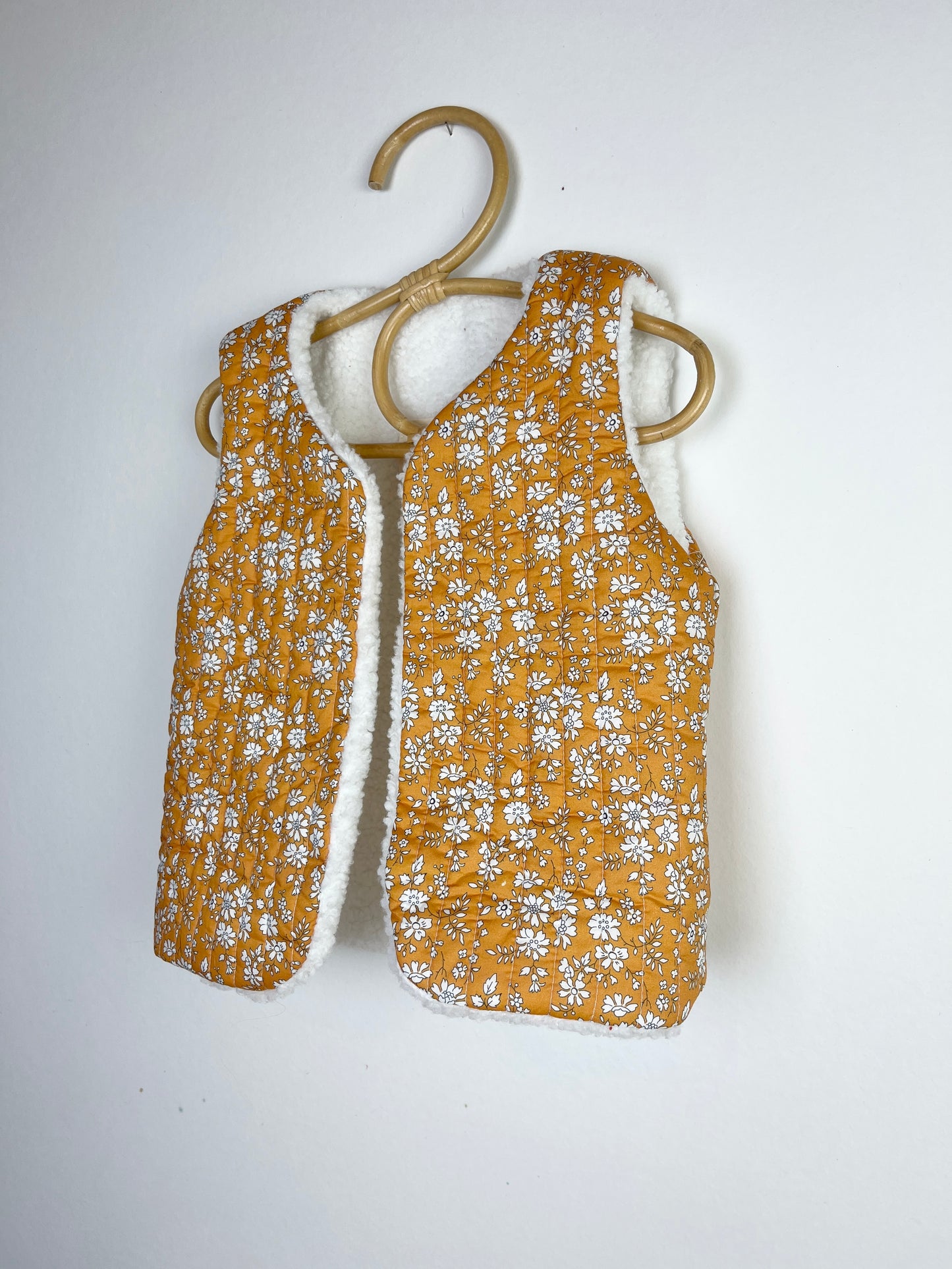 The Albane children's vest is 100% customizable.