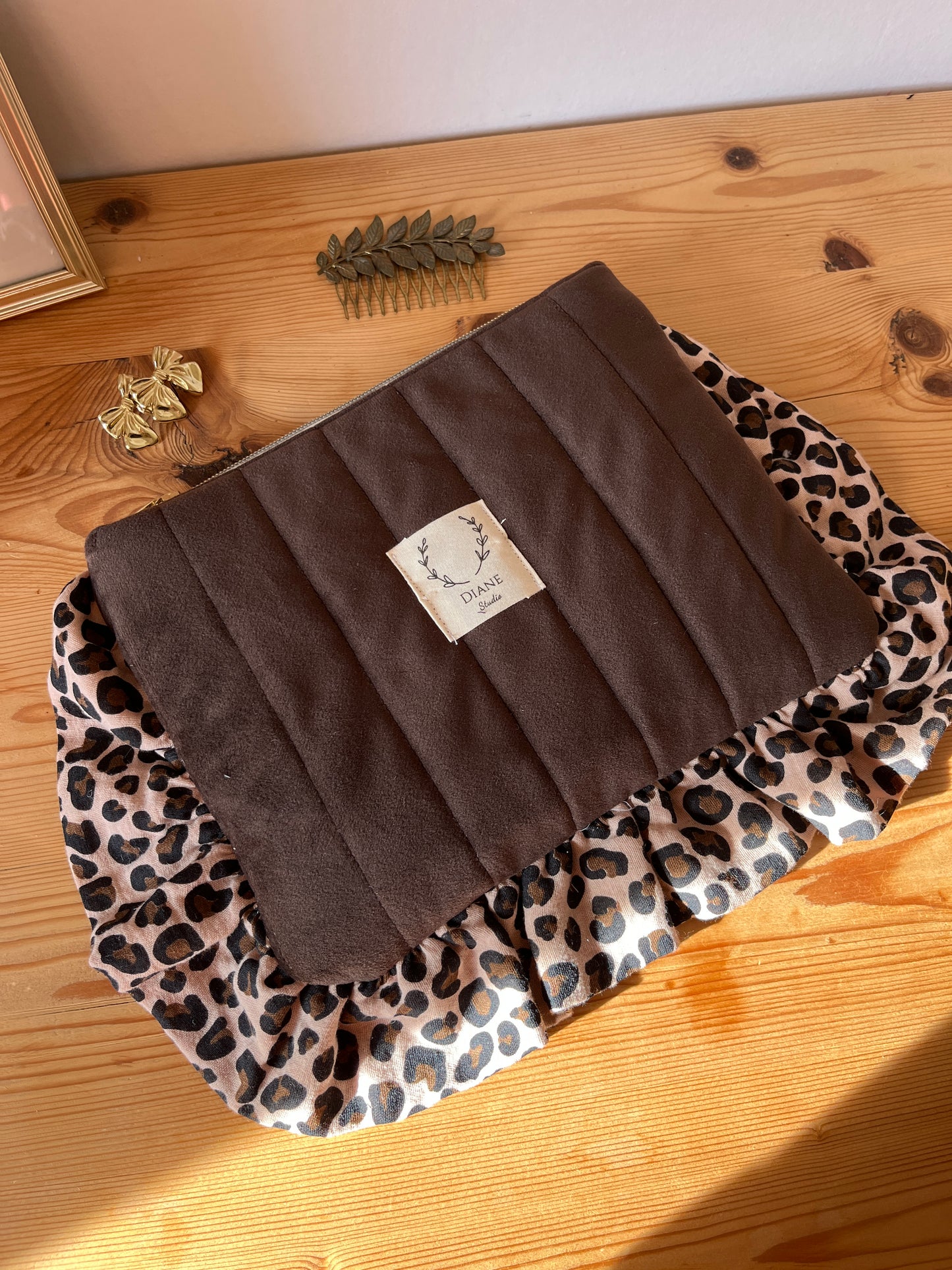 The Jeanne vintage garden cream clutch