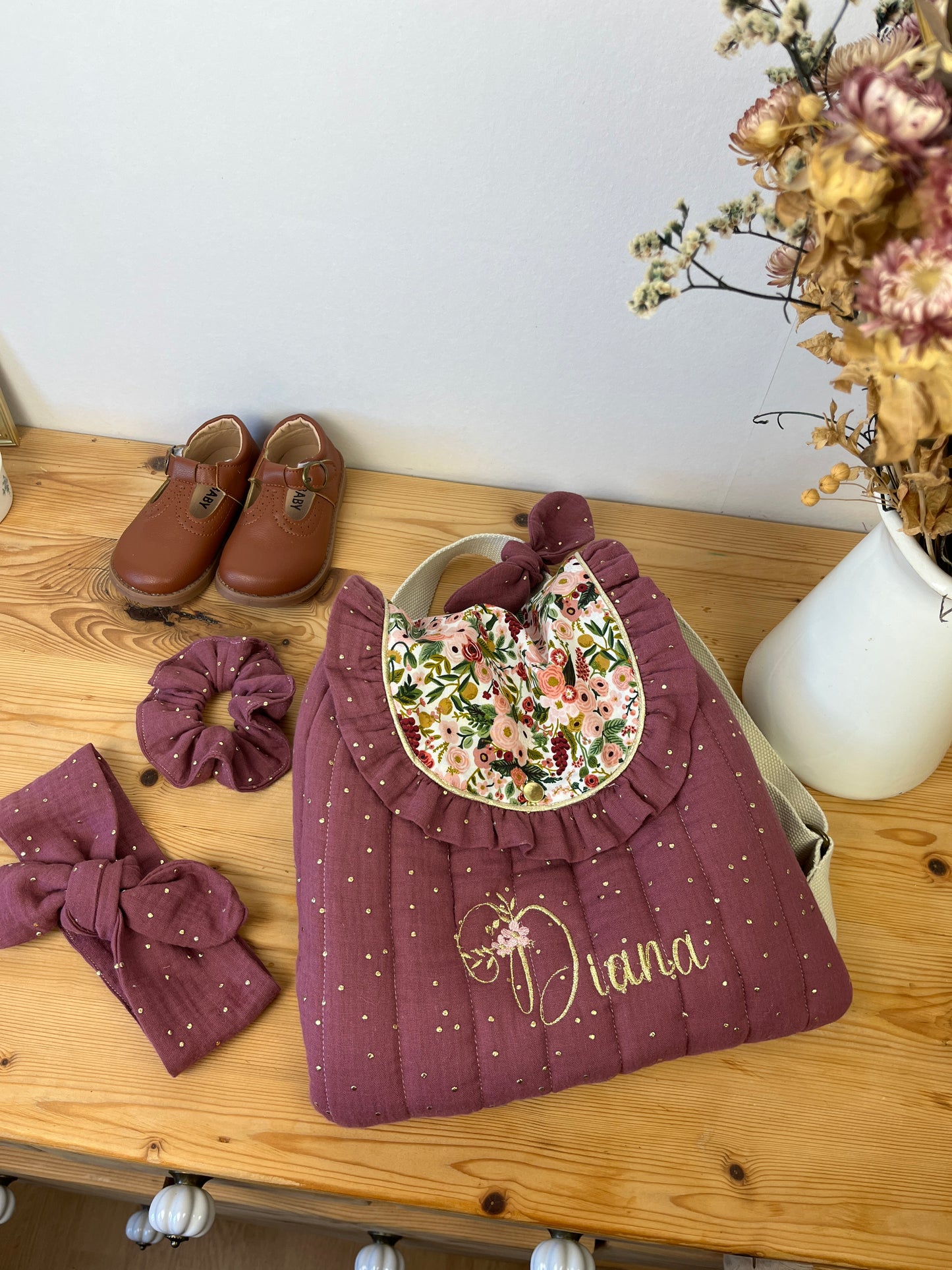 Ensemble : sac Eglantine initiale fleurie, bandeau et chouchou