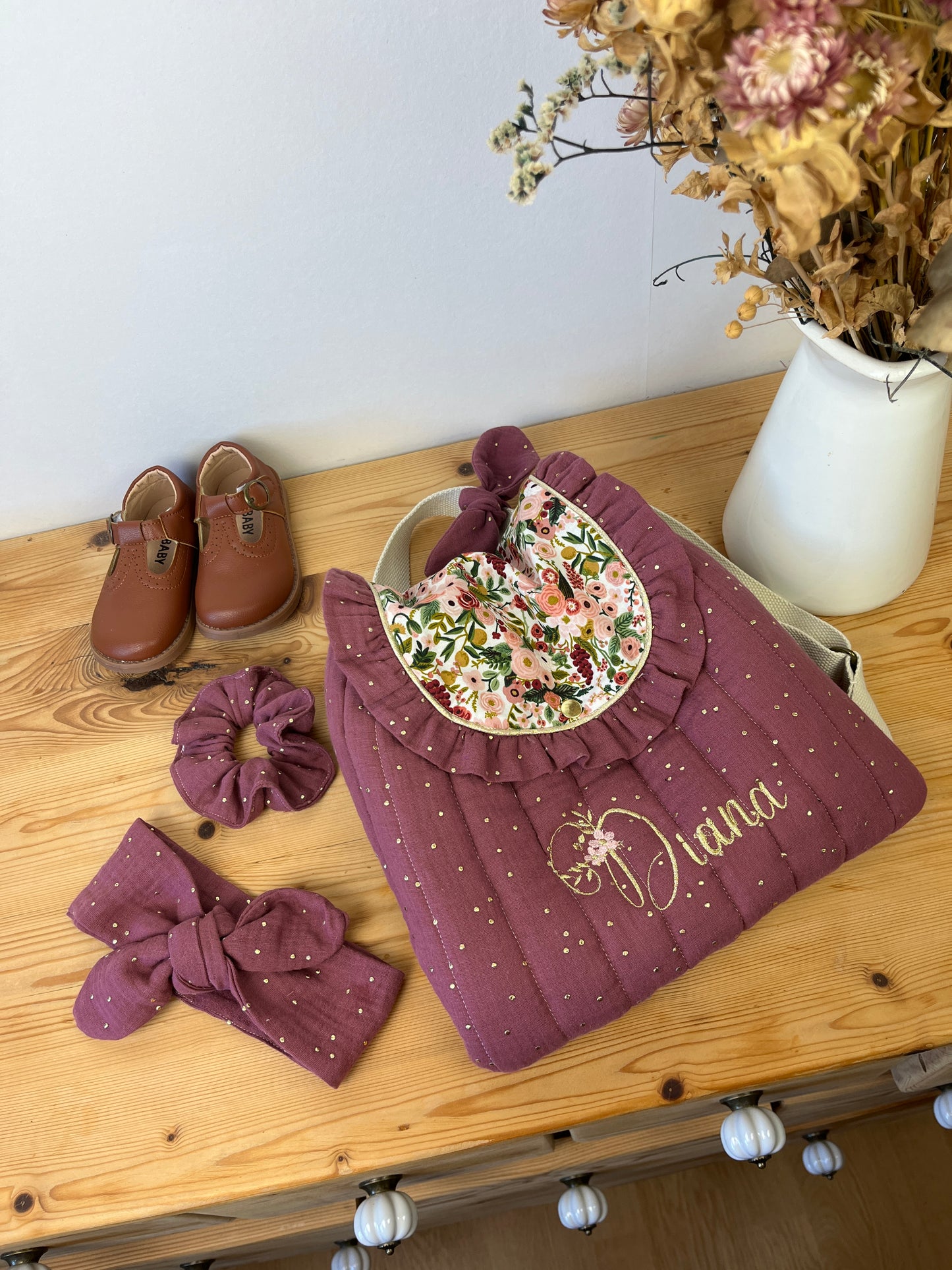 Ensemble : sac Eglantine initiale fleurie, bandeau et chouchou