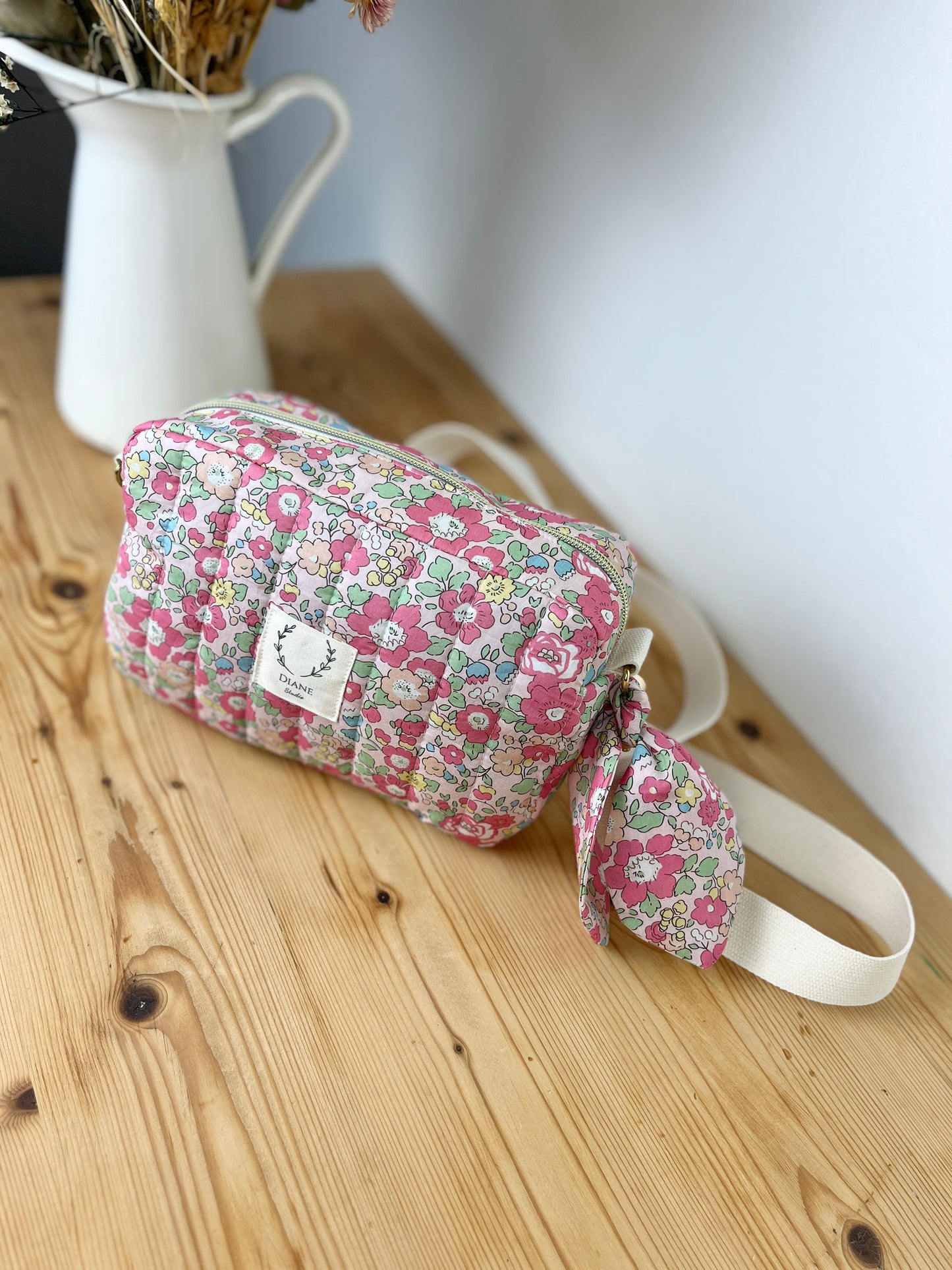 The Elisabeth shoulder bag is 100% customizable.