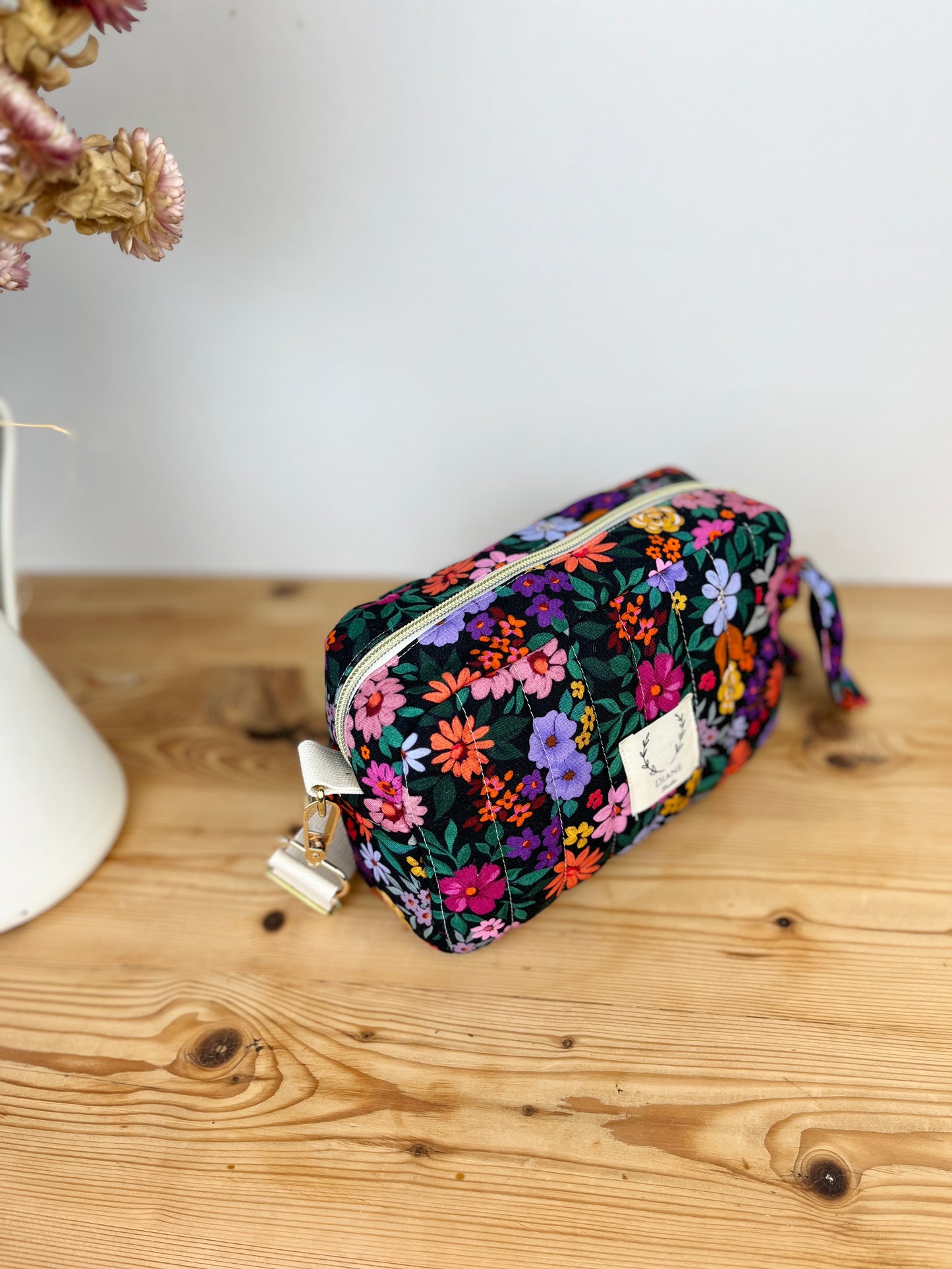 The Elisabeth shoulder bag is 100% customizable.