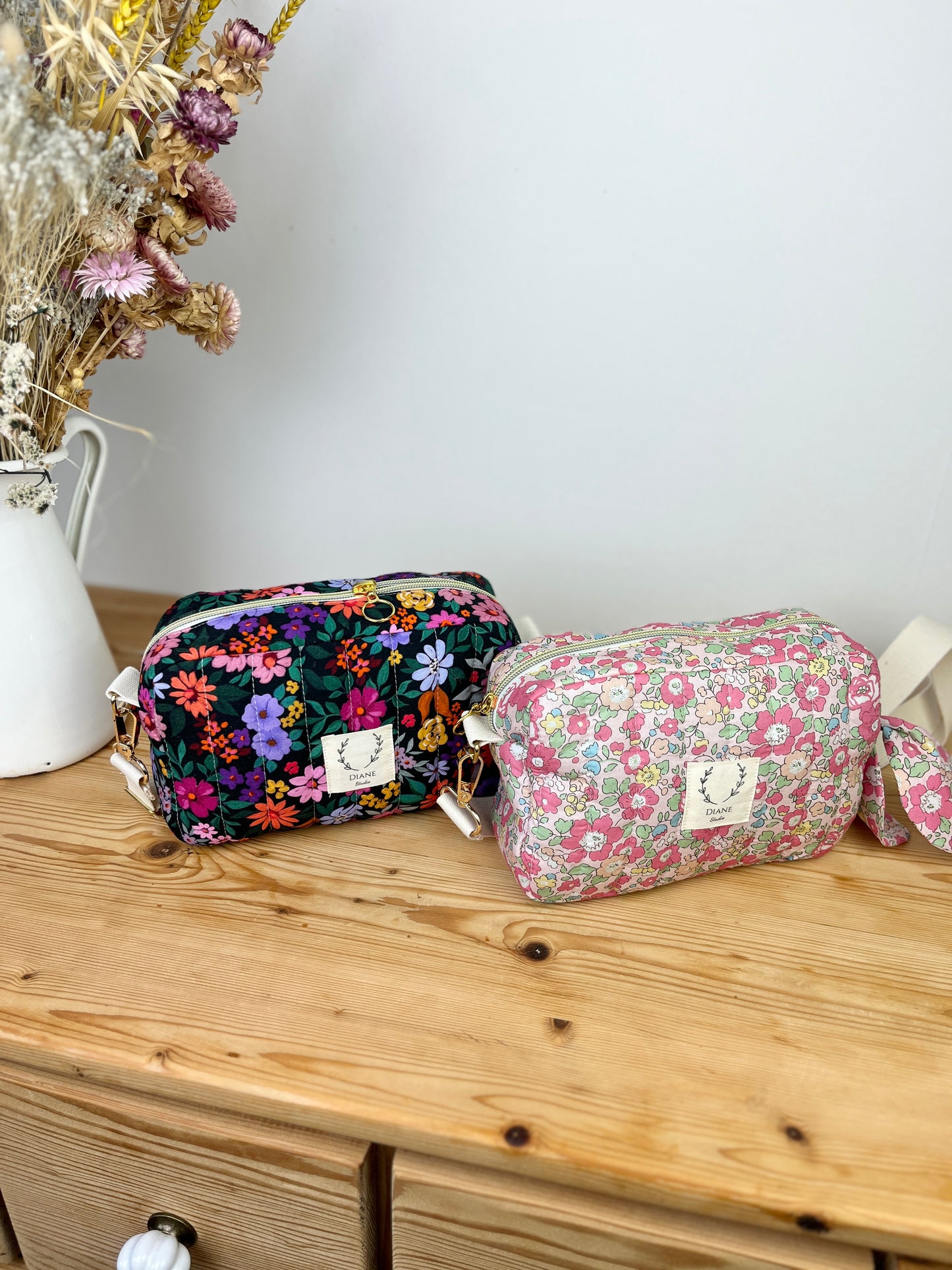 The Elisabeth shoulder bag is 100% customizable.