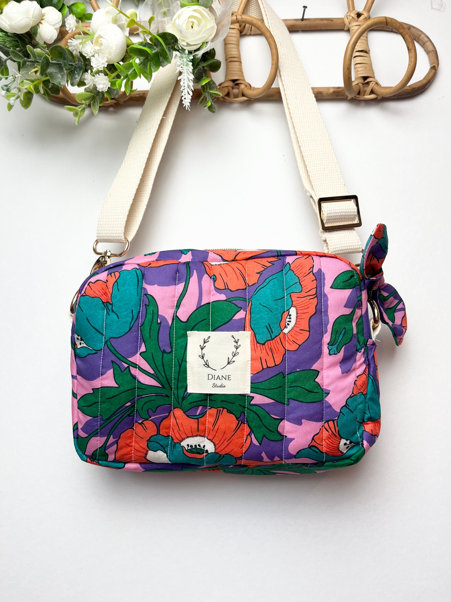The Elisabeth shoulder bag is 100% customizable.