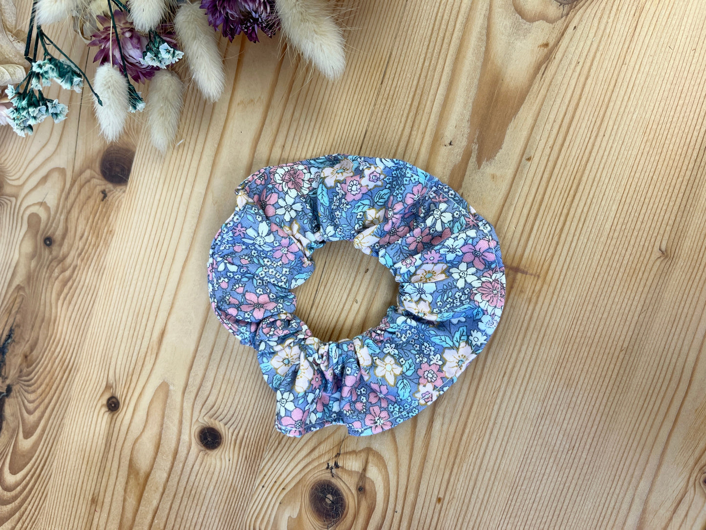 Flowery scrunchie