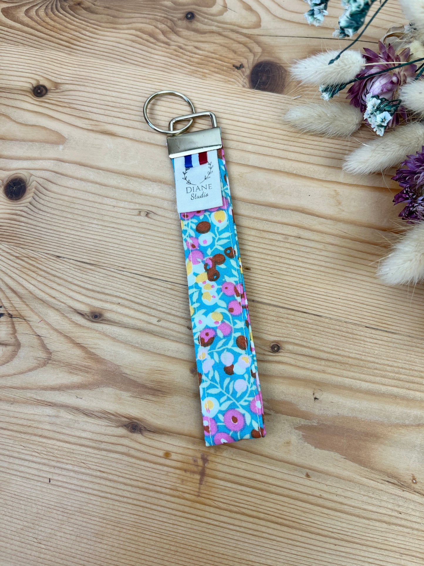 Pauline floral keychain