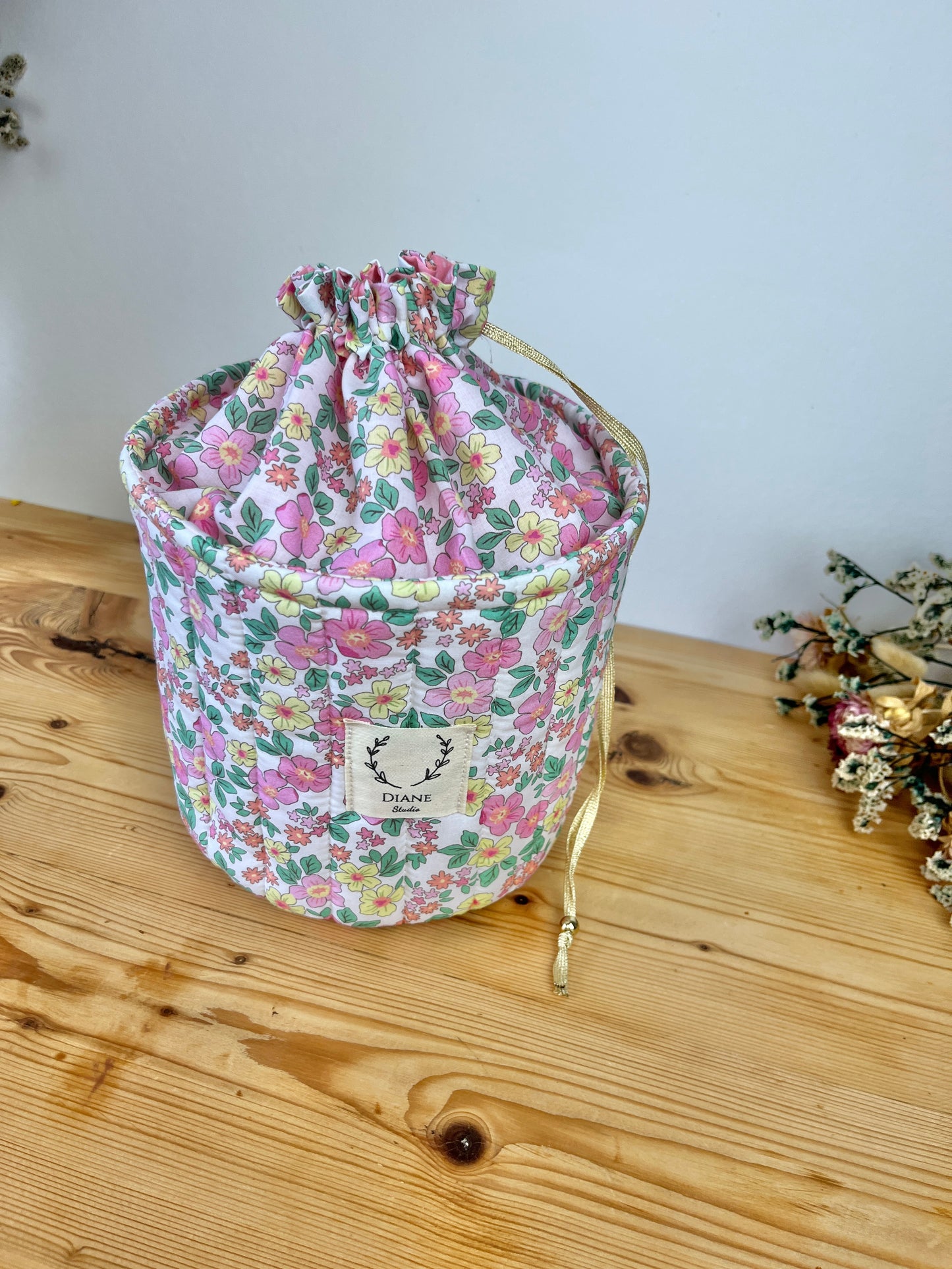 The Aëlis drawstring basket is 100% customizable.