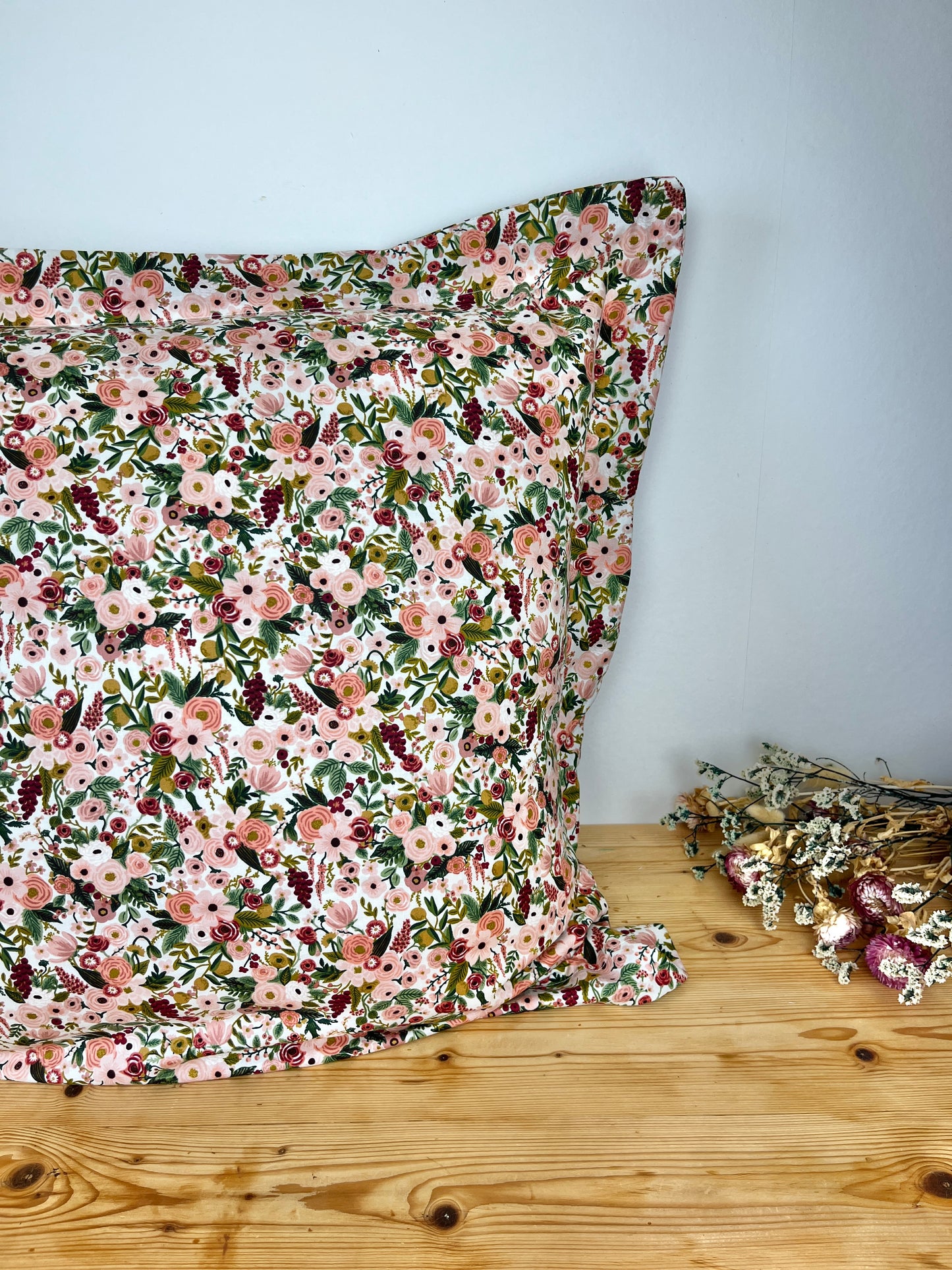 La taie d'oreiller à volants plats Liberty of London 100% personnalisable