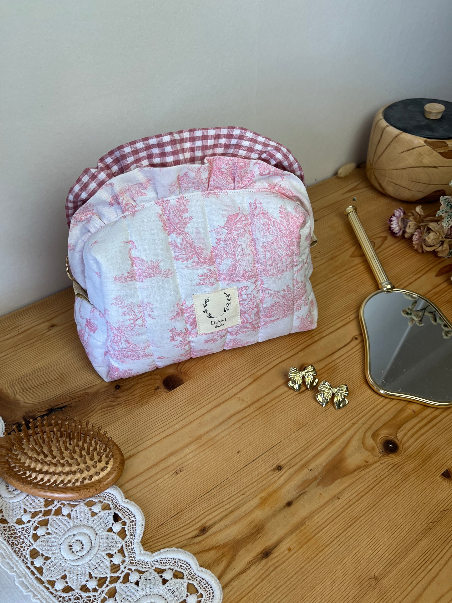 Colette's quilted toiletry bag and its bow