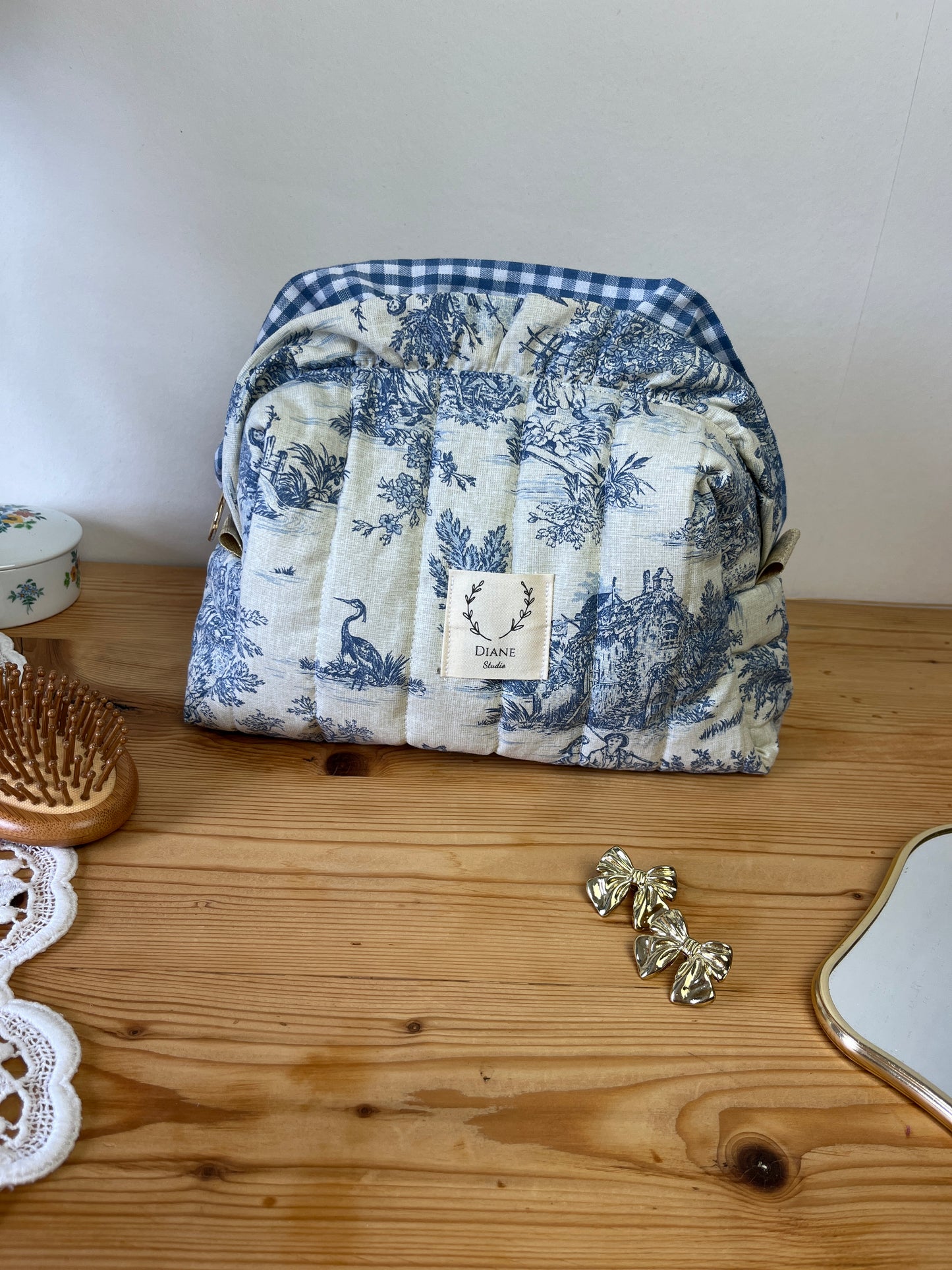 Colette's quilted toiletry bag and its bow