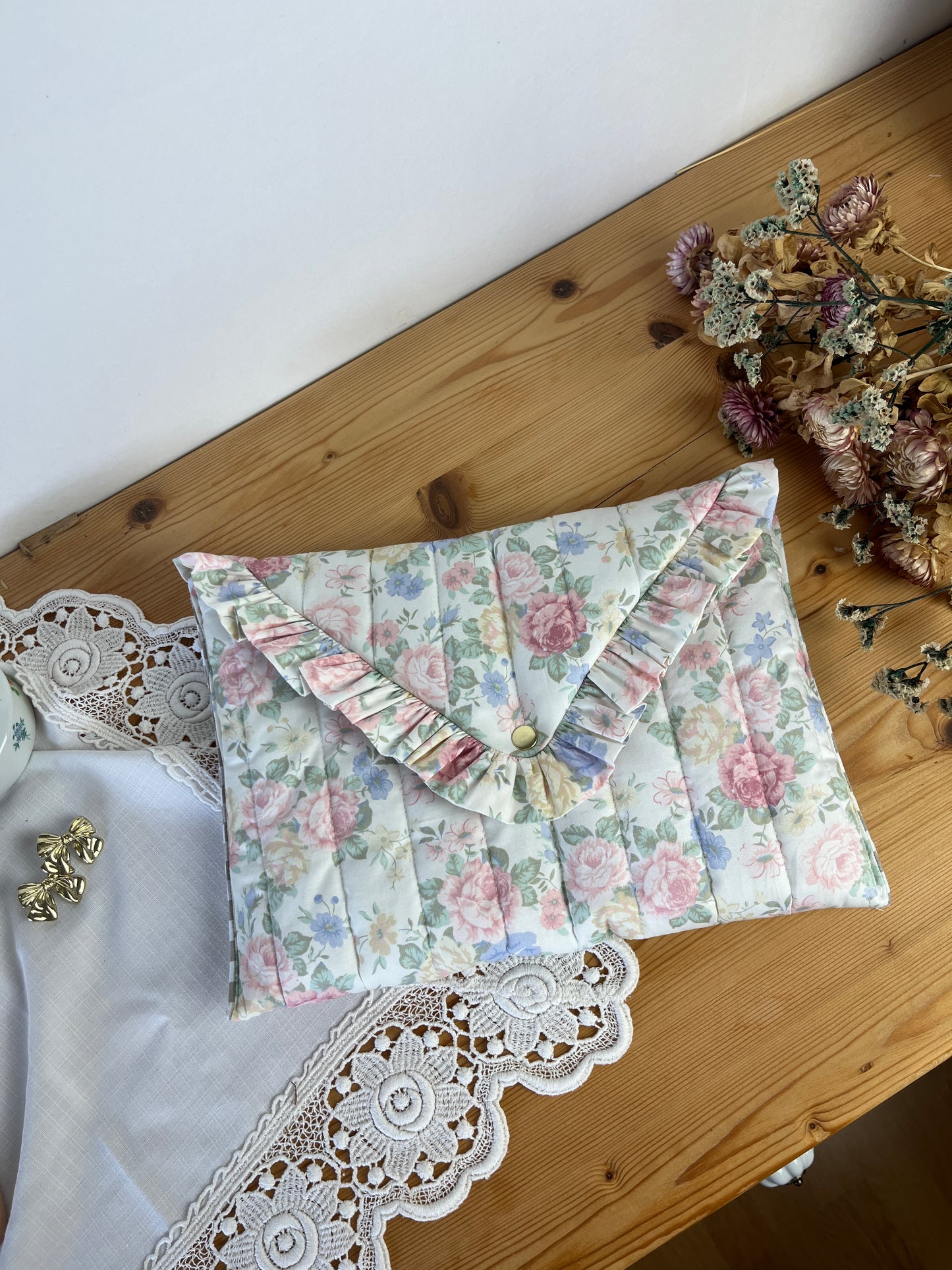 Exclusive Charlotte Liberty Betsy clutch!
