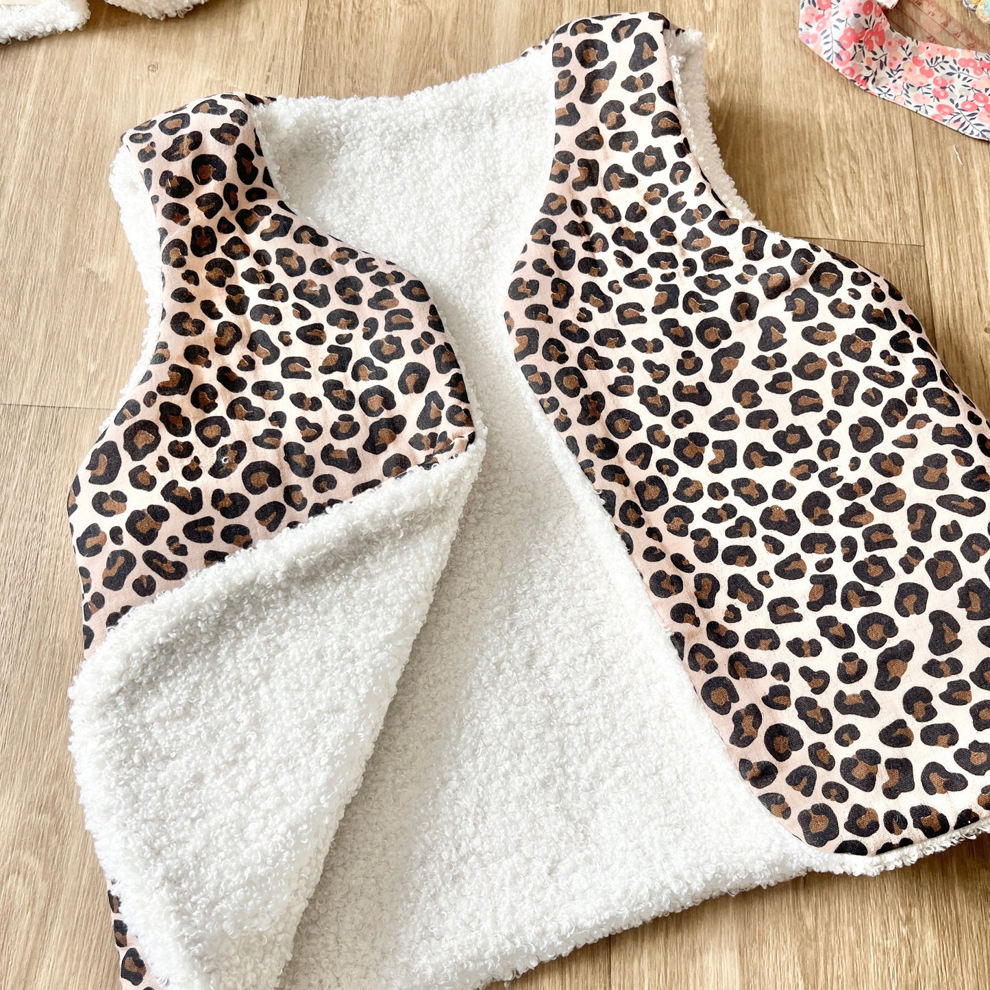 The Albane children's vest with the "graou" design