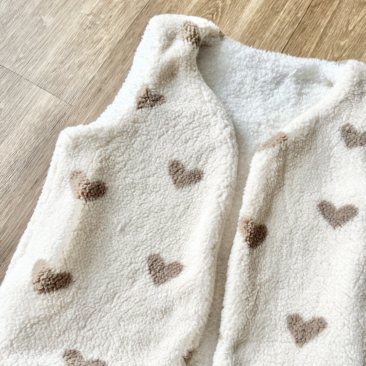 The Albane children's vest is 100% customizable.