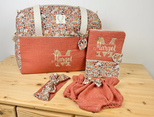 Ensemble : sac à langer/voyage, protège carnet, bloomer, et bandeau